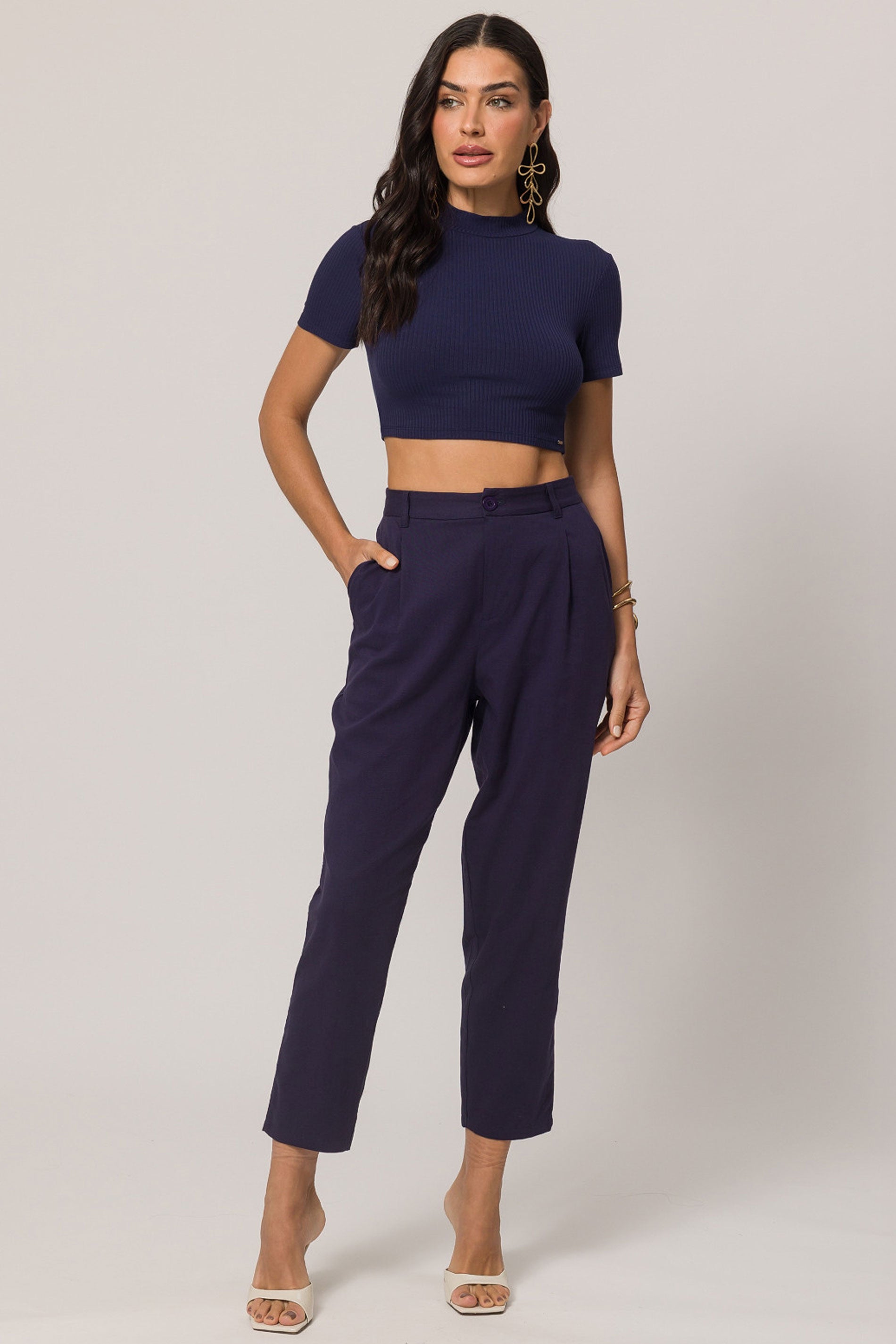 Blusa cropped em ribana com gola padre