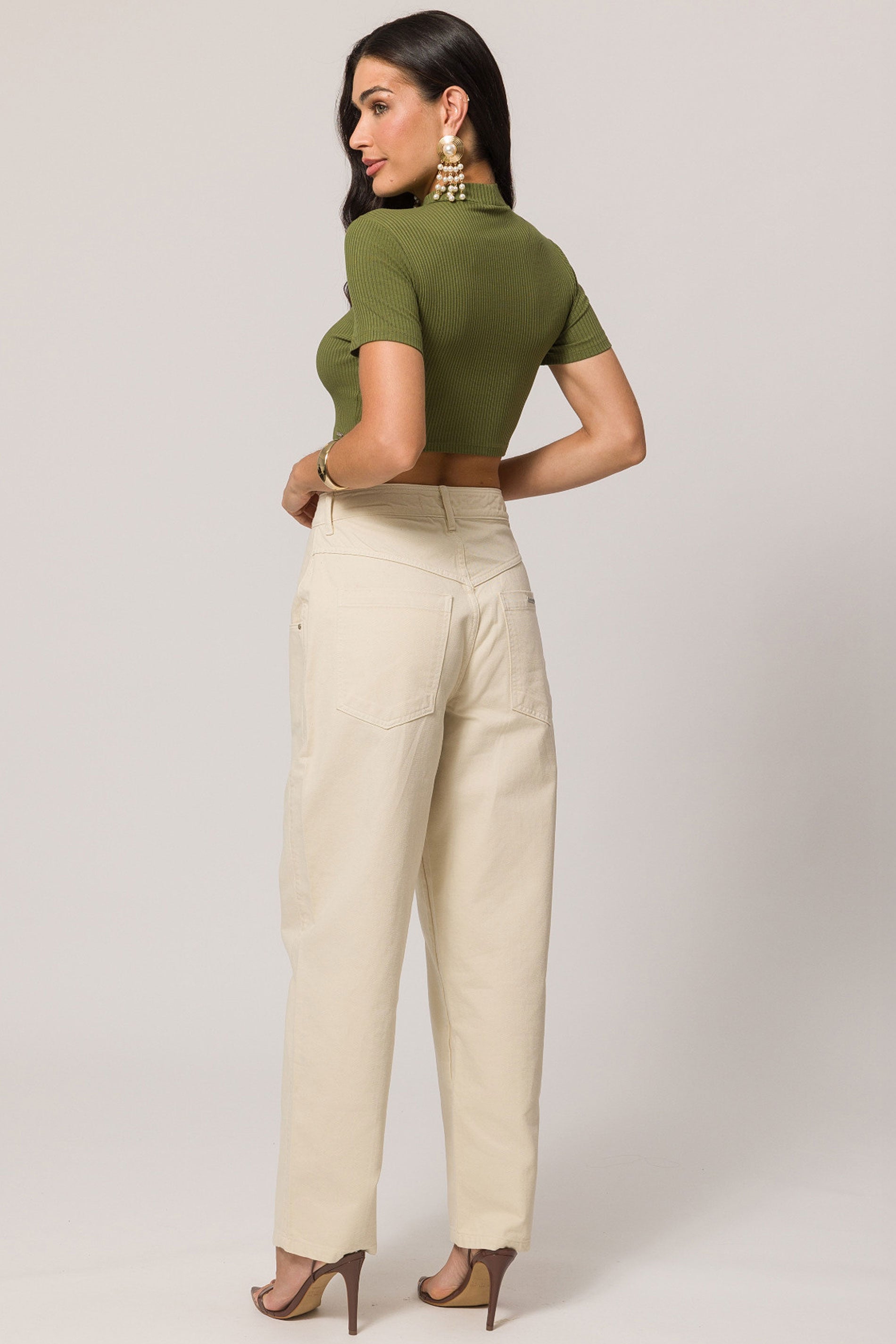 Blusa cropped em ribana com gola padre