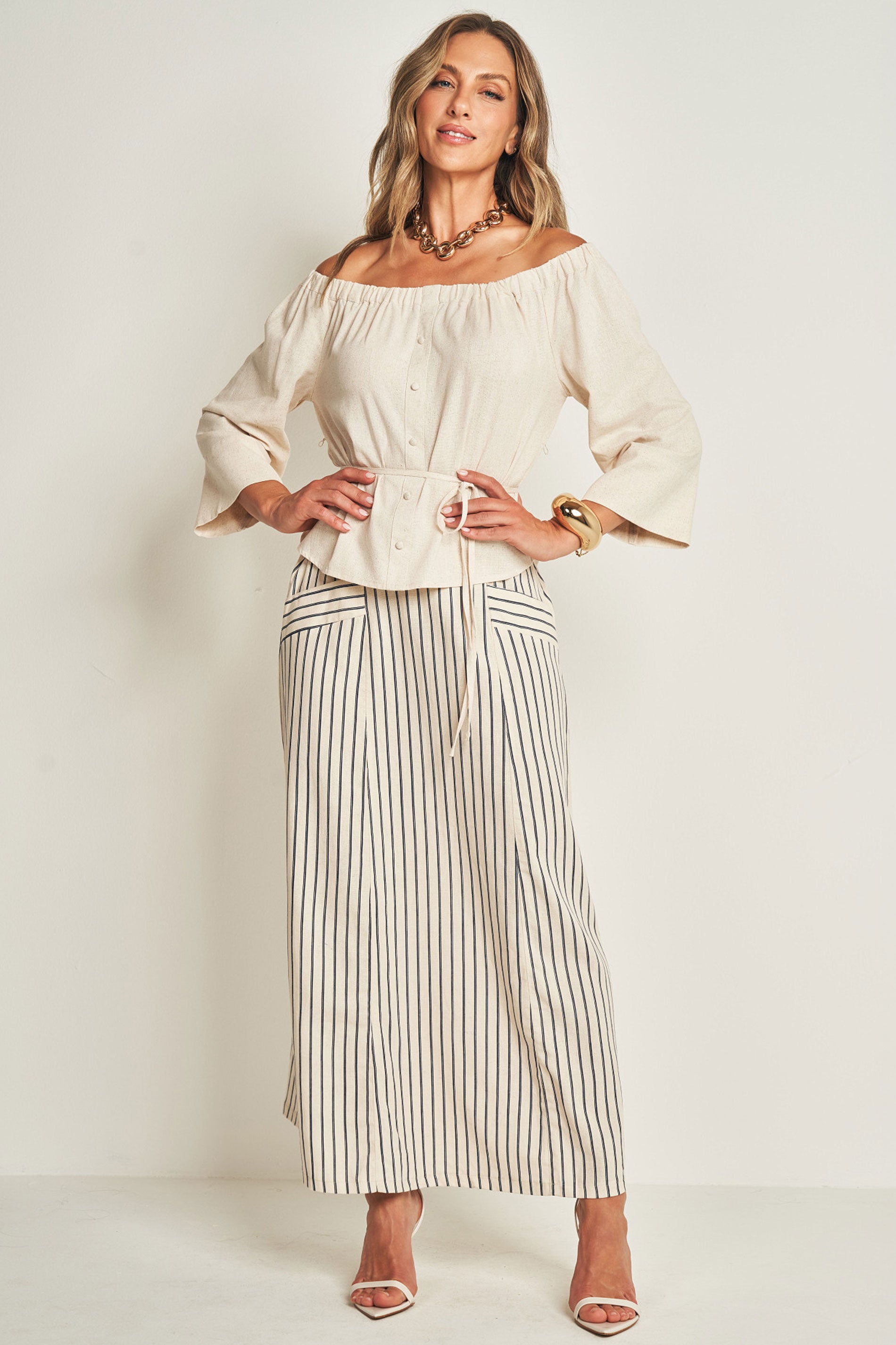 Camisa ombro a ombro em tela linen clássica