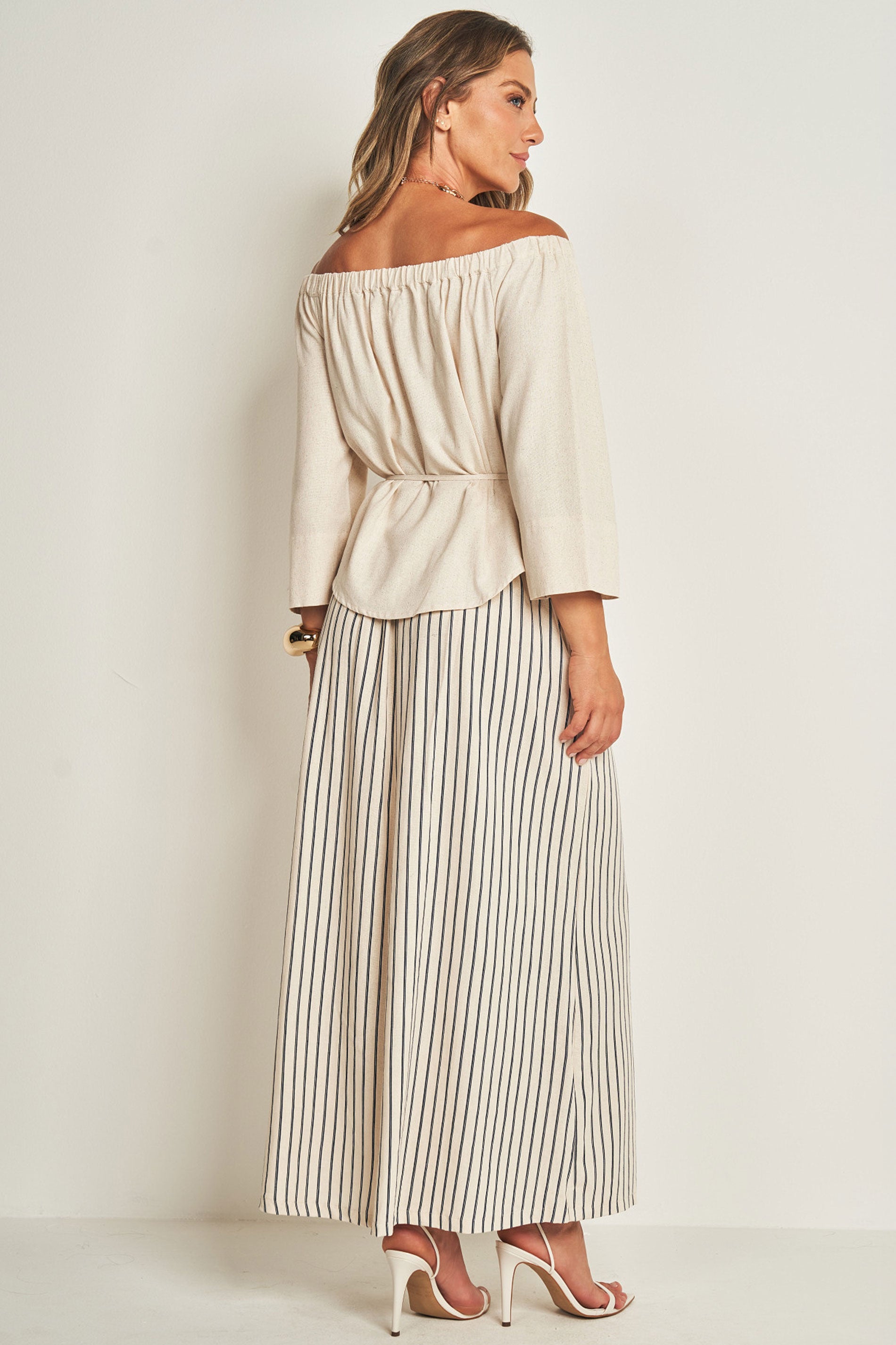 Camisa ombro a ombro em tela linen clássica