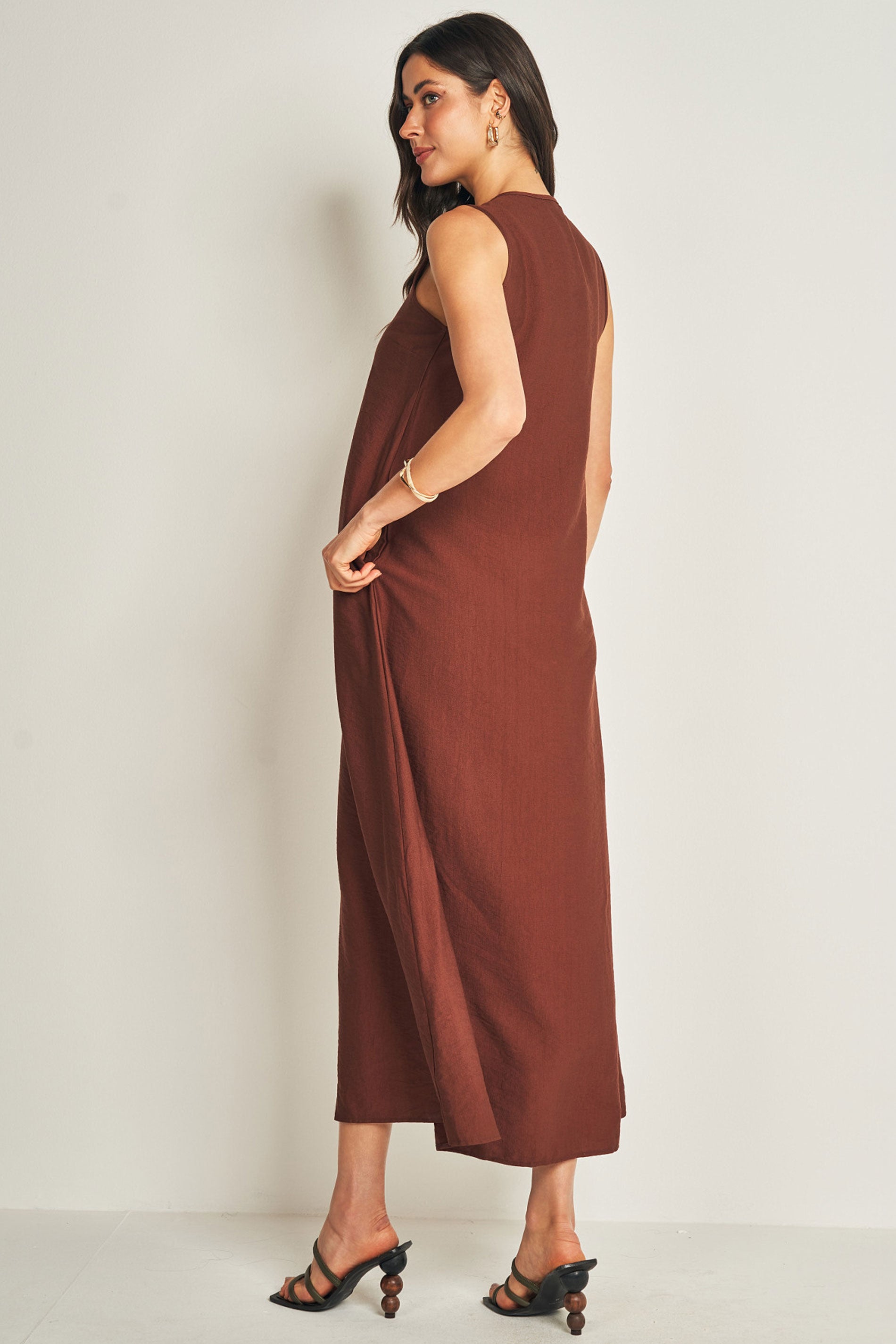 Vestido longo sem manga em viscoflow