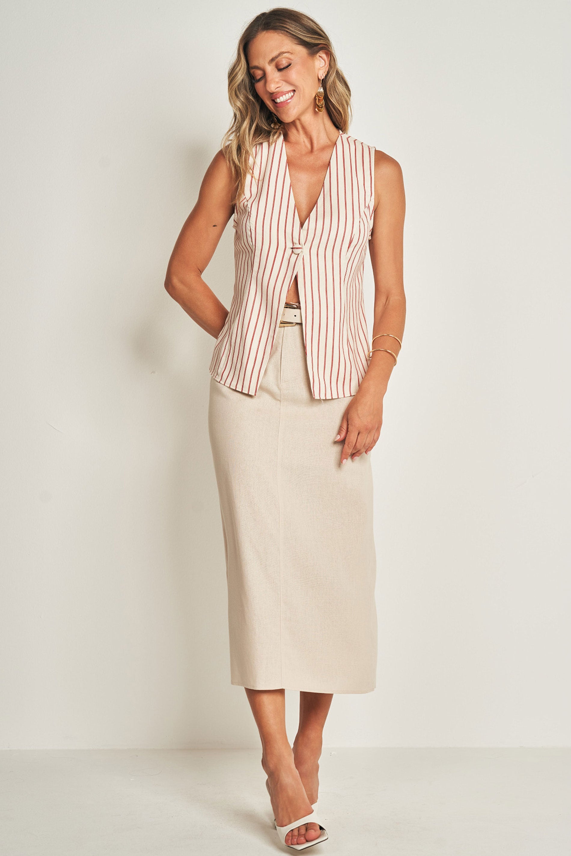 Colete em plano linen com listras e botão