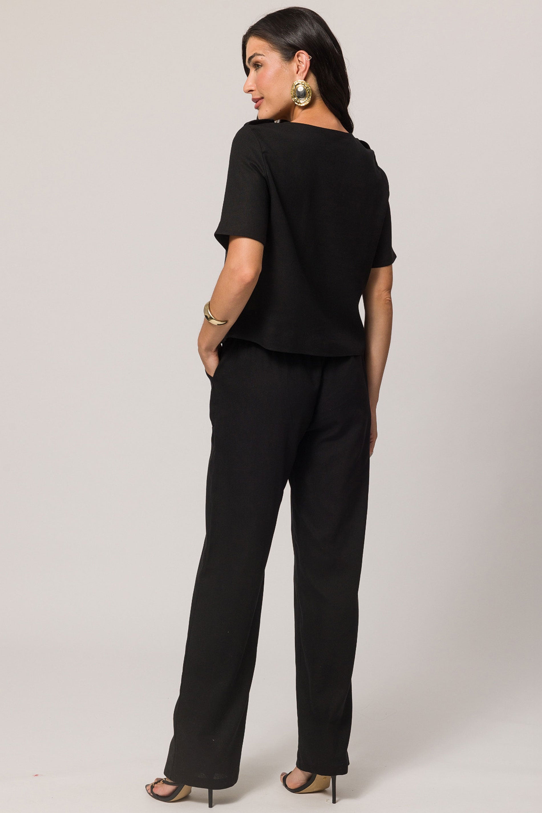 Blusa de manga curta em plano linen