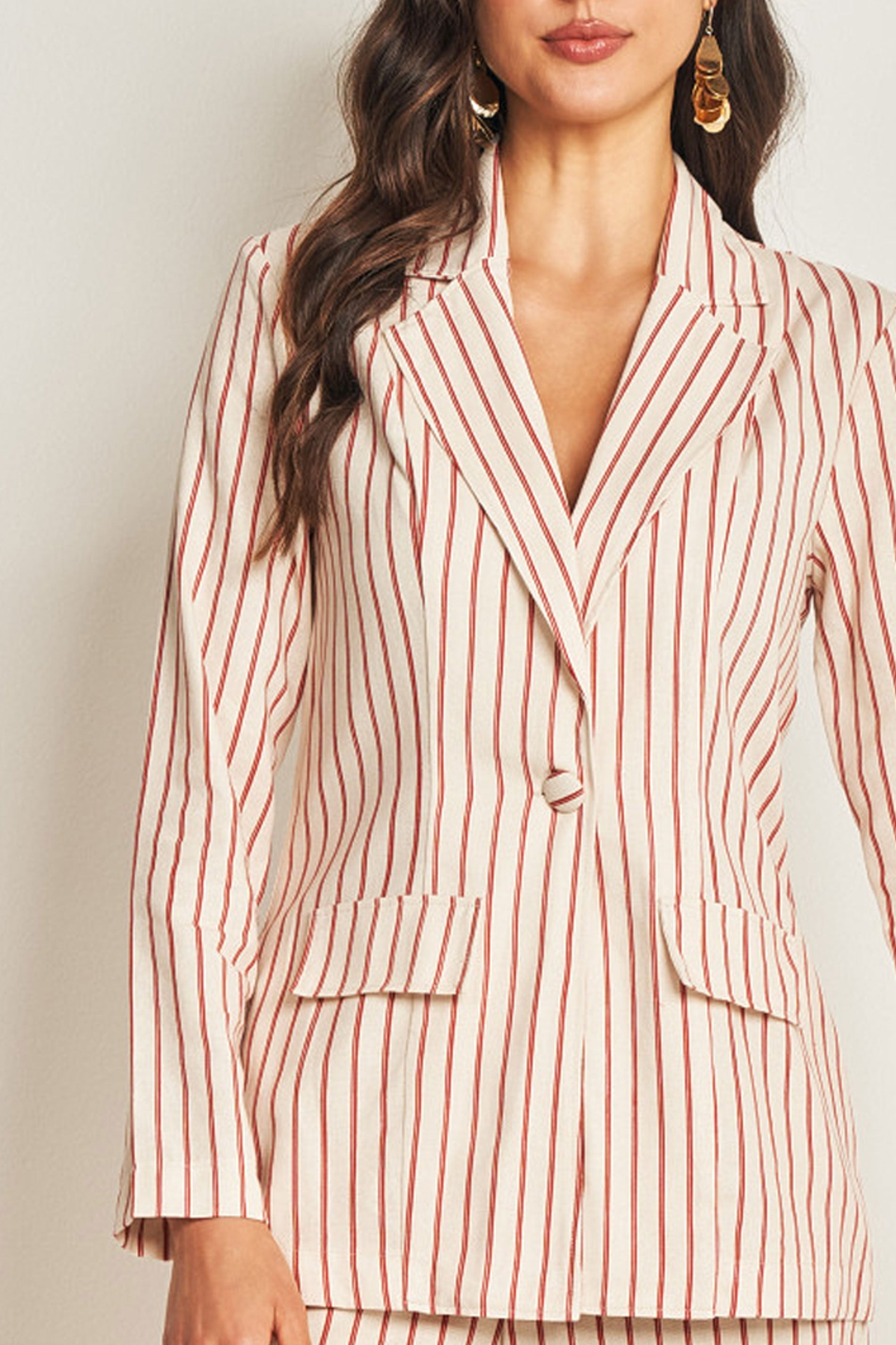 Blazer em plano linen com padronagem listrada