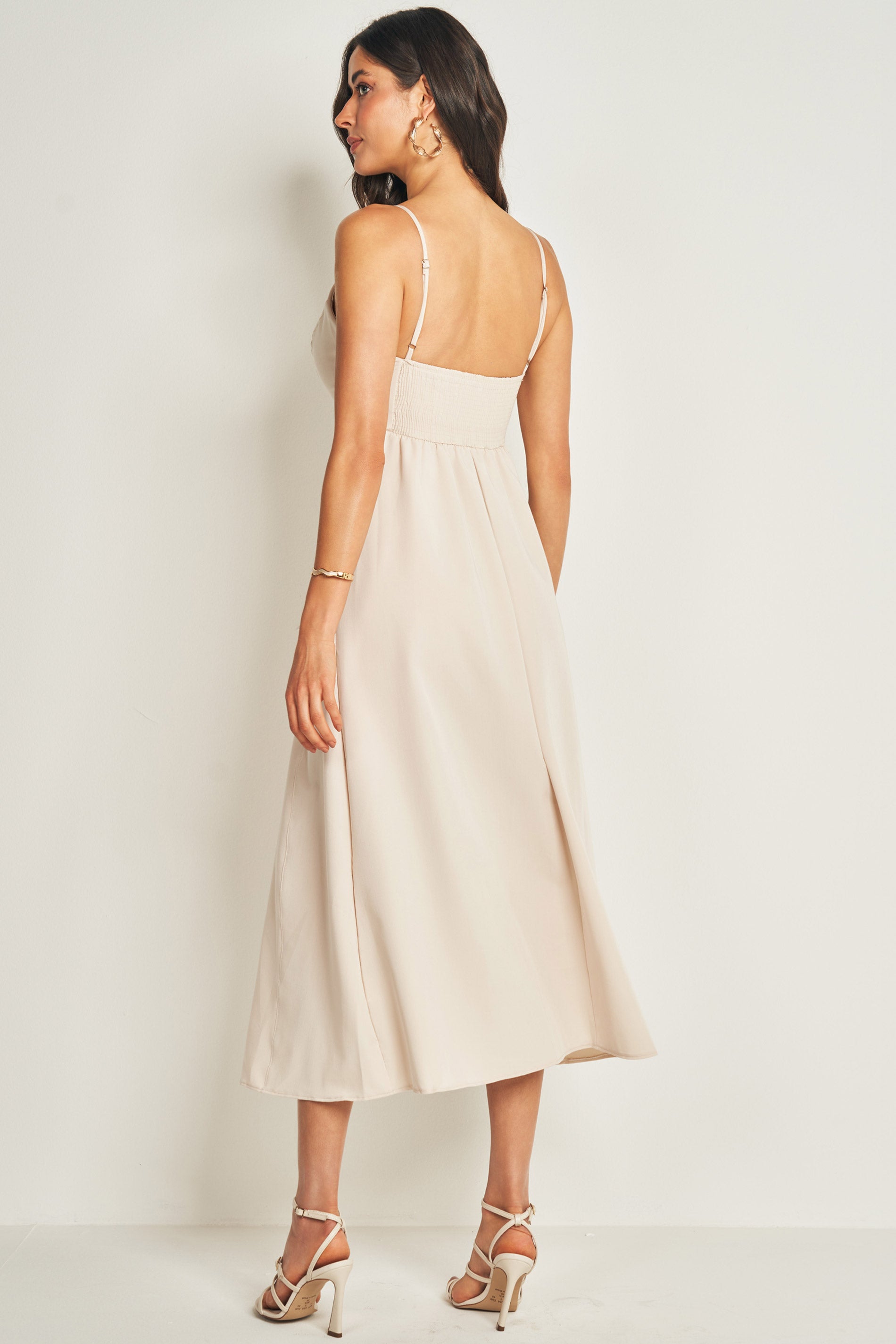 Vestido midi de alça em sarja alfaiataria