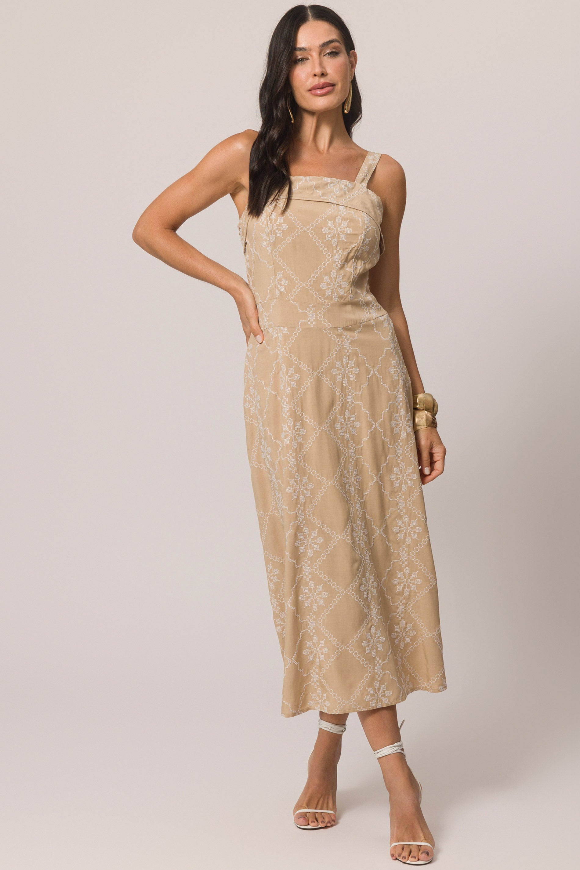 Vestido longo de alça em viscose bordada