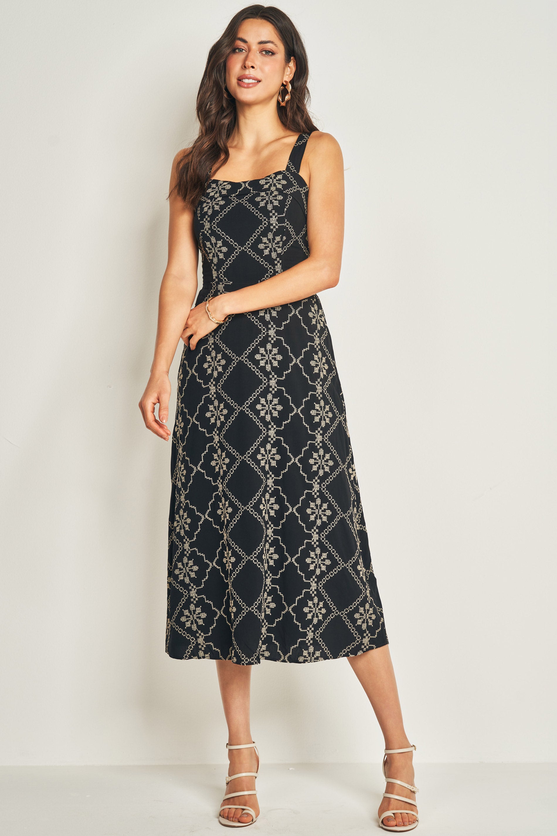 Vestido longo de alça em viscose bordada