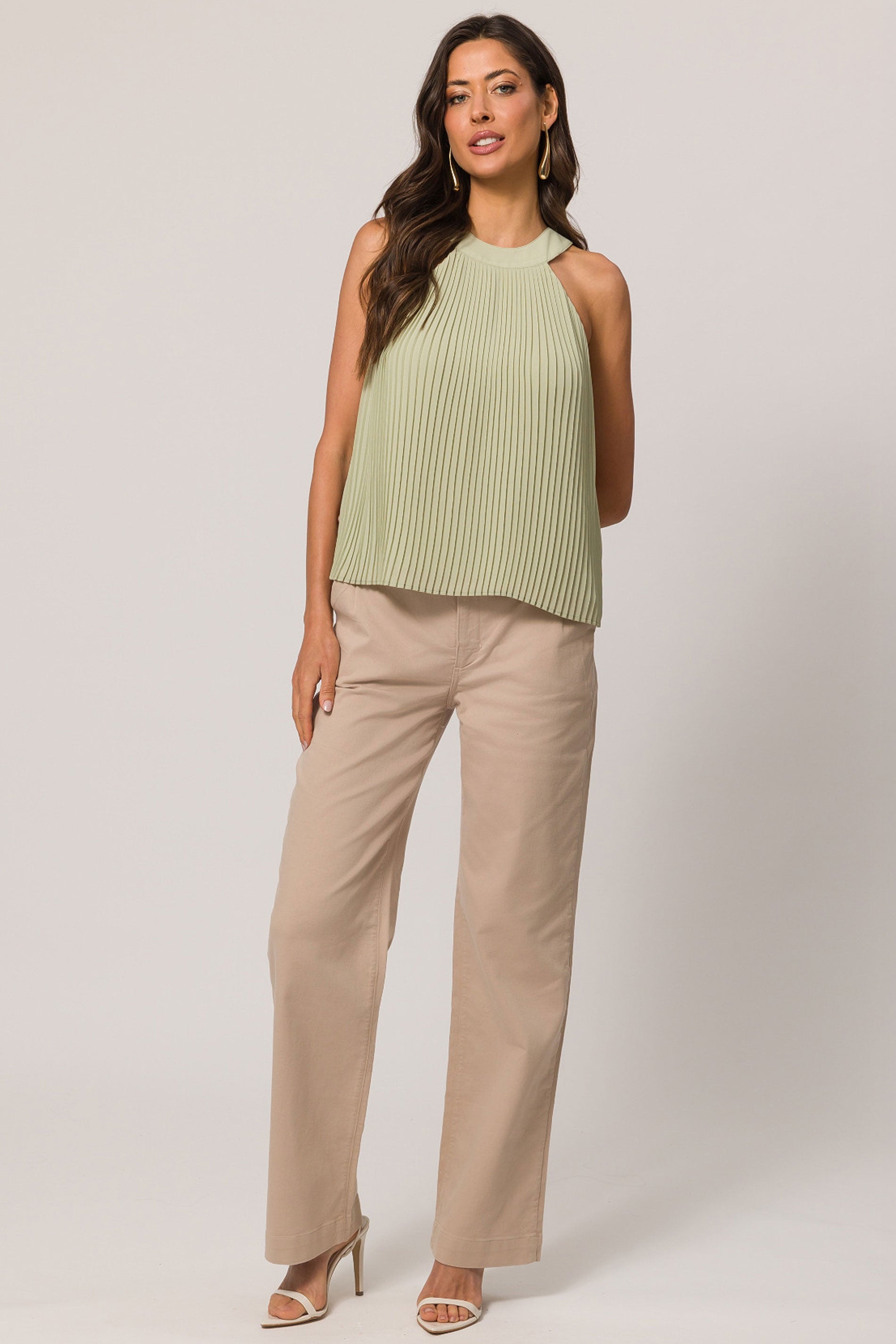 Blusa sem manga em chiffon soft com decote halter