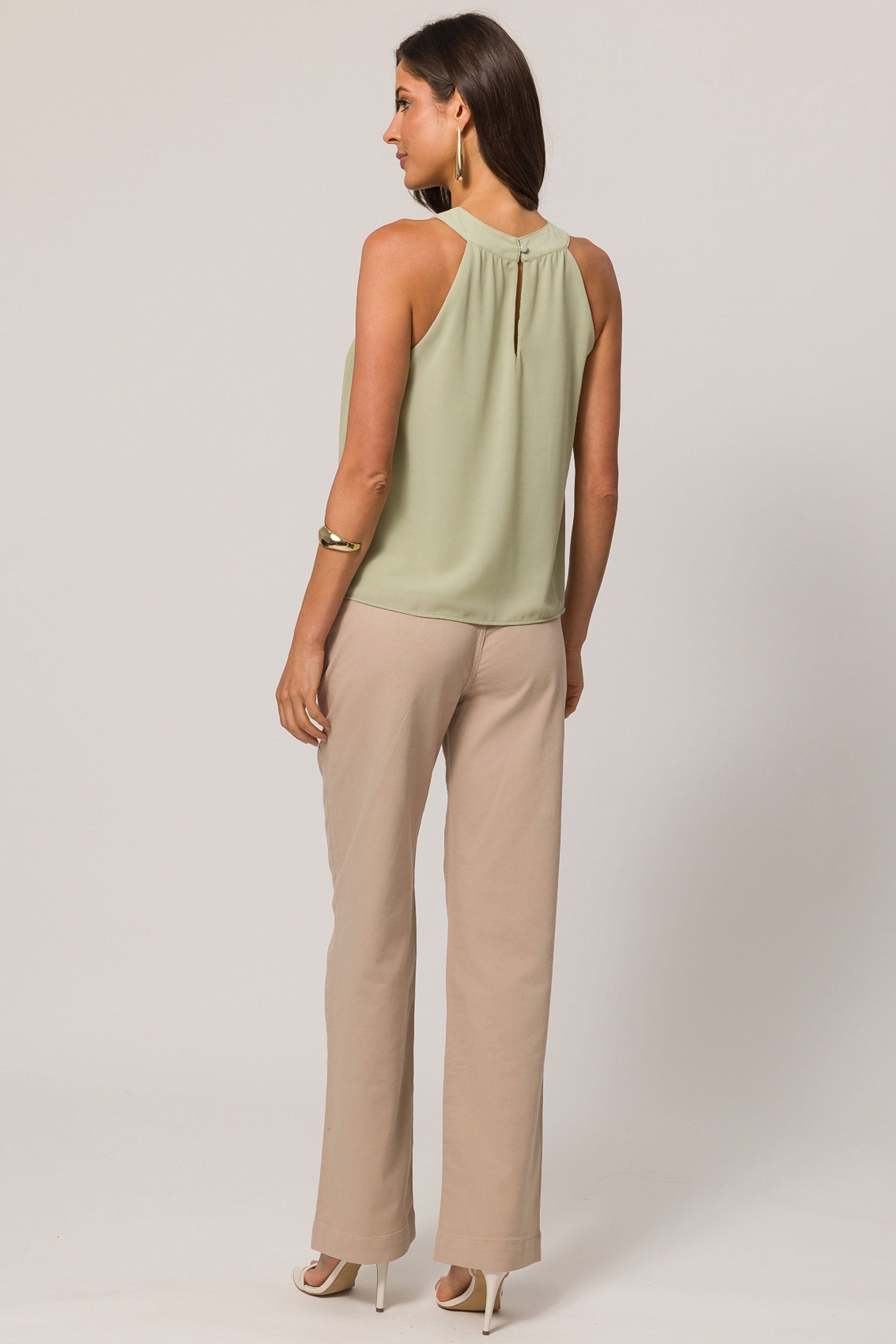 Blusa sem manga em chiffon soft com decote halter