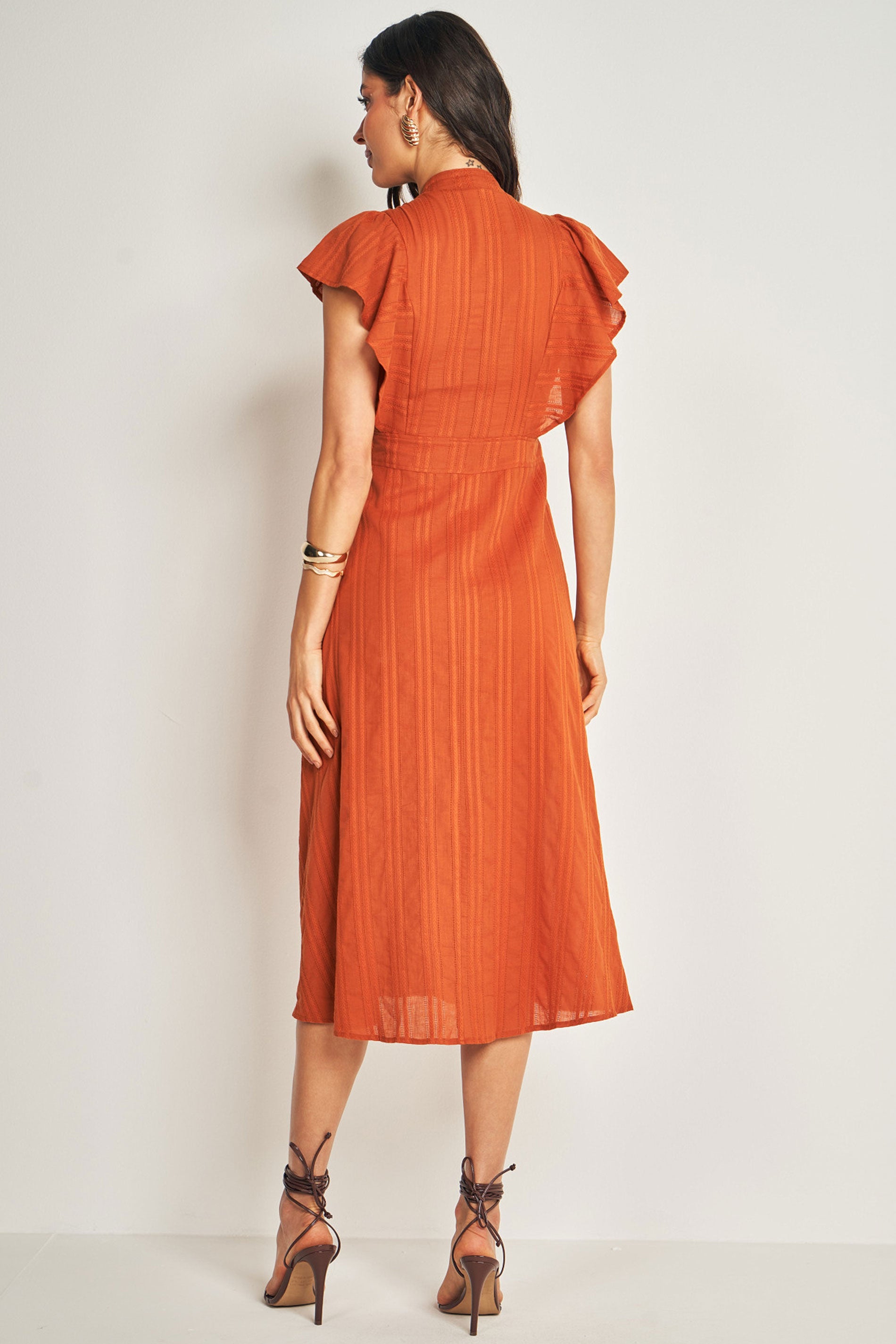 Vestido Midi de Manga Curta em Plano Cambraia Listrada