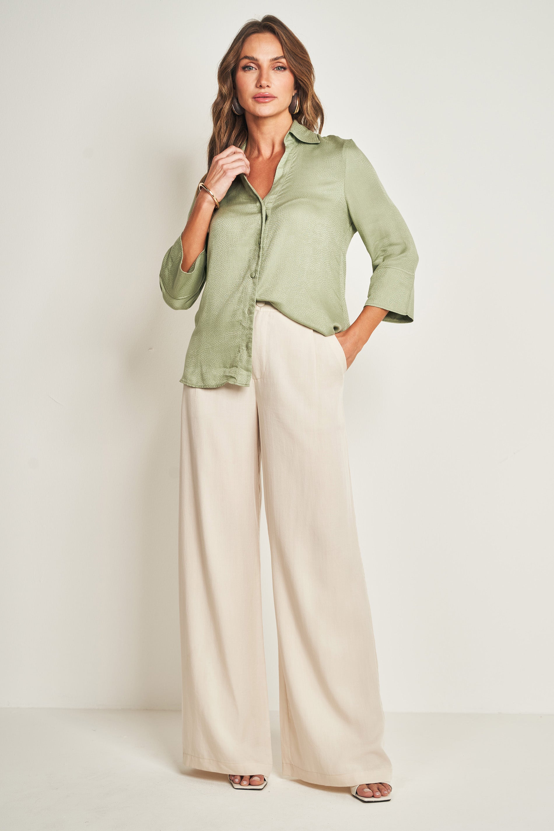 Calça em plano tencel com caimento amplo