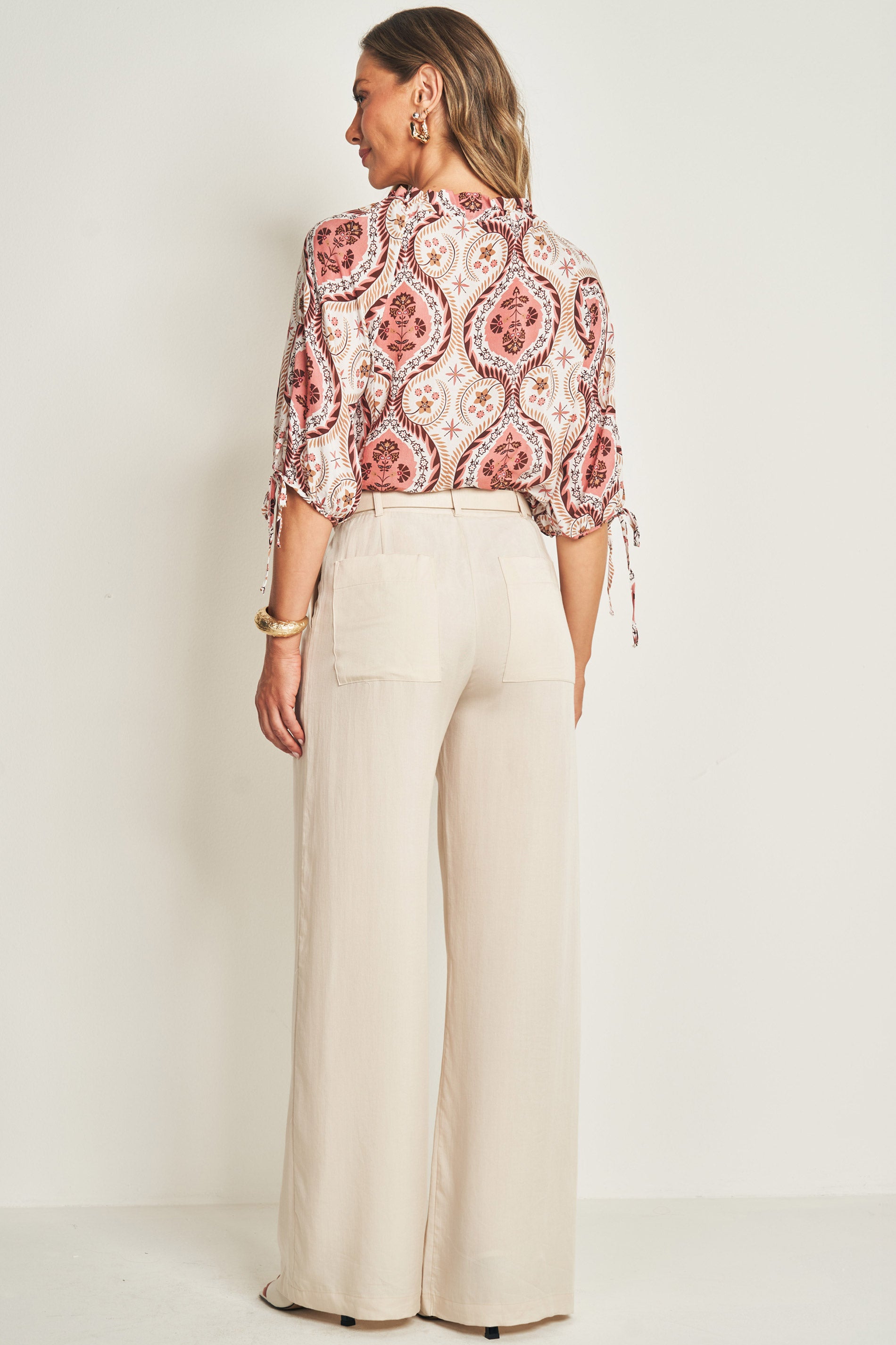 Blusa de manga curta com decote canoa