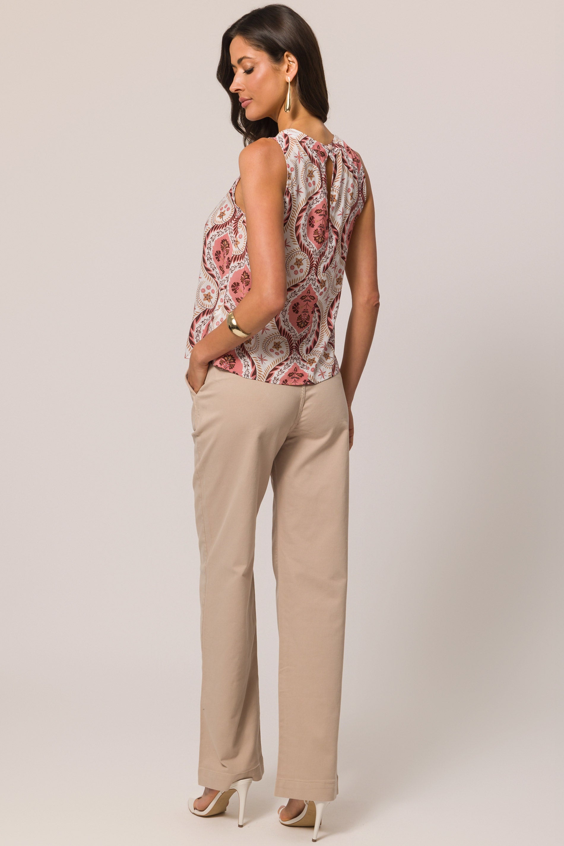 Blusa frente única com recorte gota