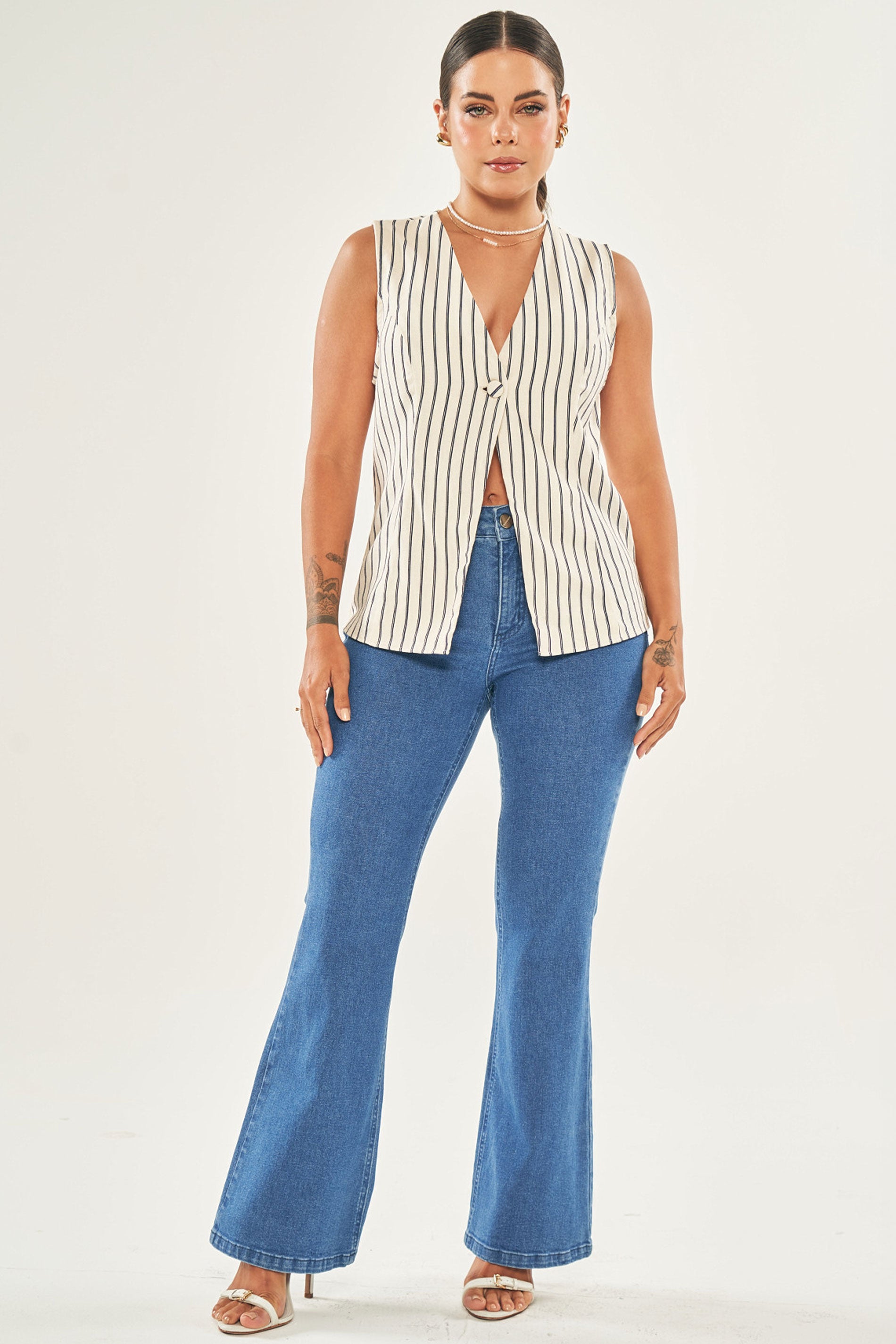 Calça Cintura Alta Flare Jasmim em Jeans com Elastano