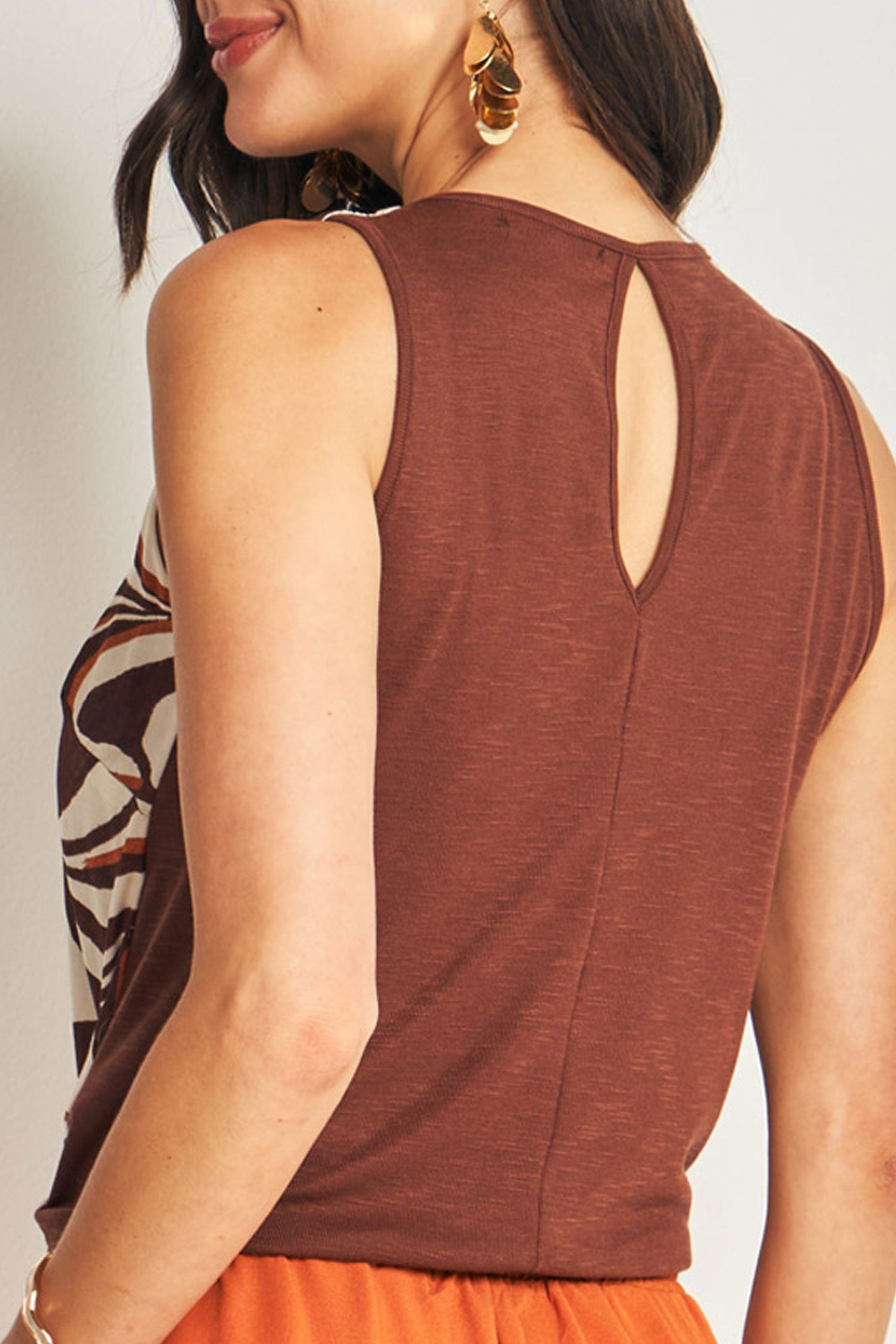 Blusa sem Manga em Plano Viscose e Lisos em Plano Creponado