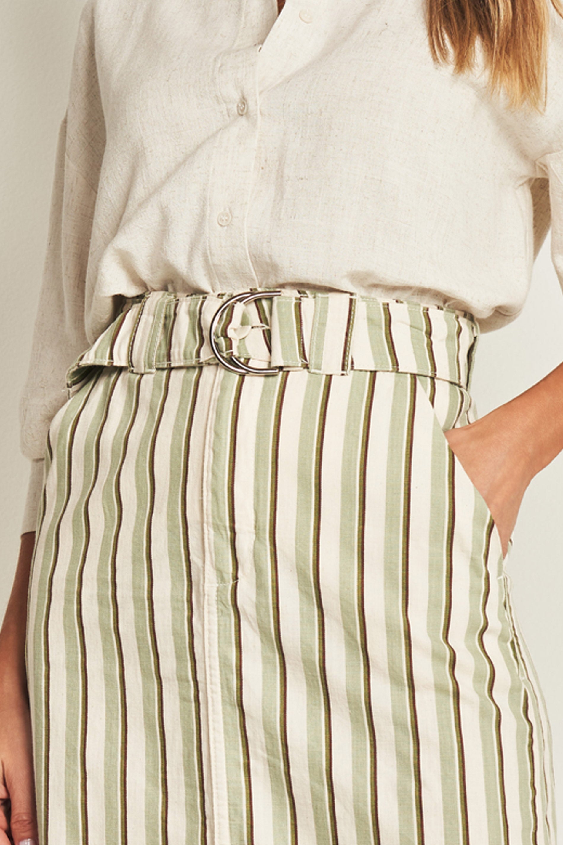 Saia midi de sarja com cinto