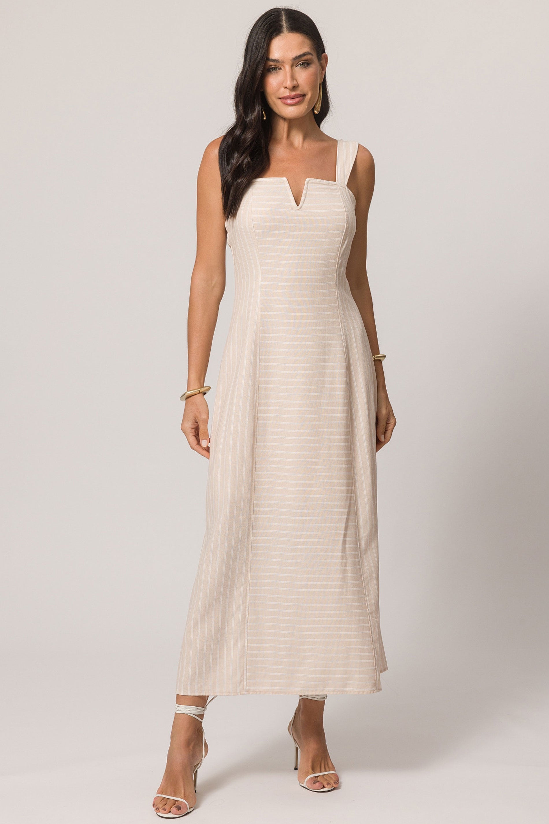 Vestido Longo de Alça em Plano Linen