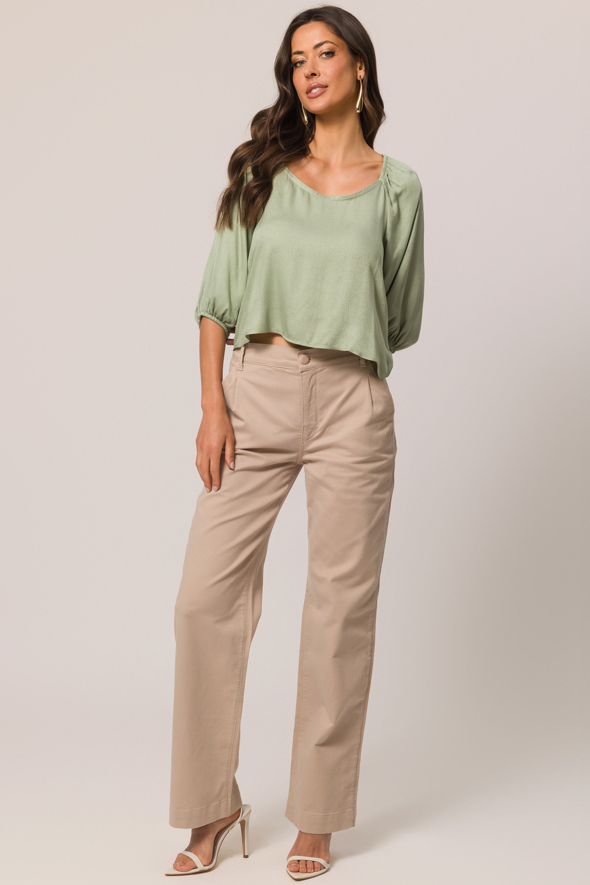 Blusa com manga 3/4 e poá