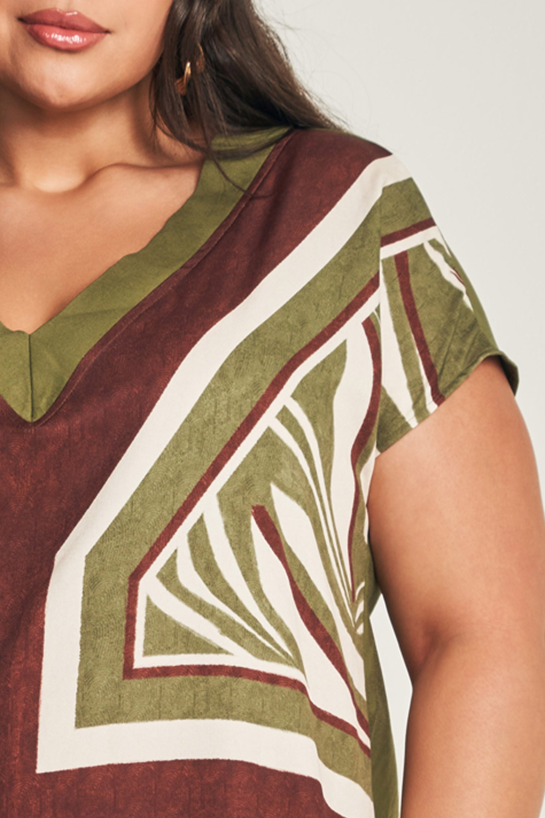 Vestido curto com estampa geométrica