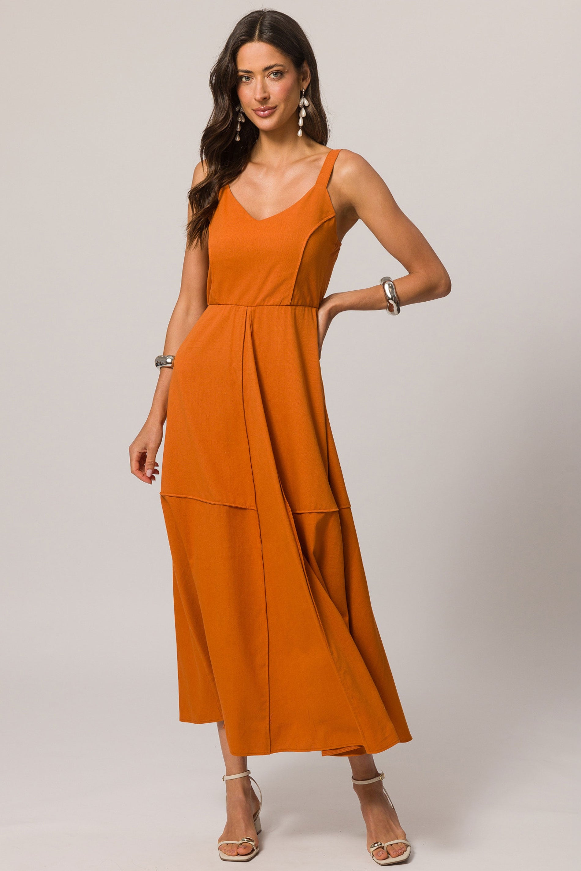 Vestido Longo de Alça em Plano Viscolinho