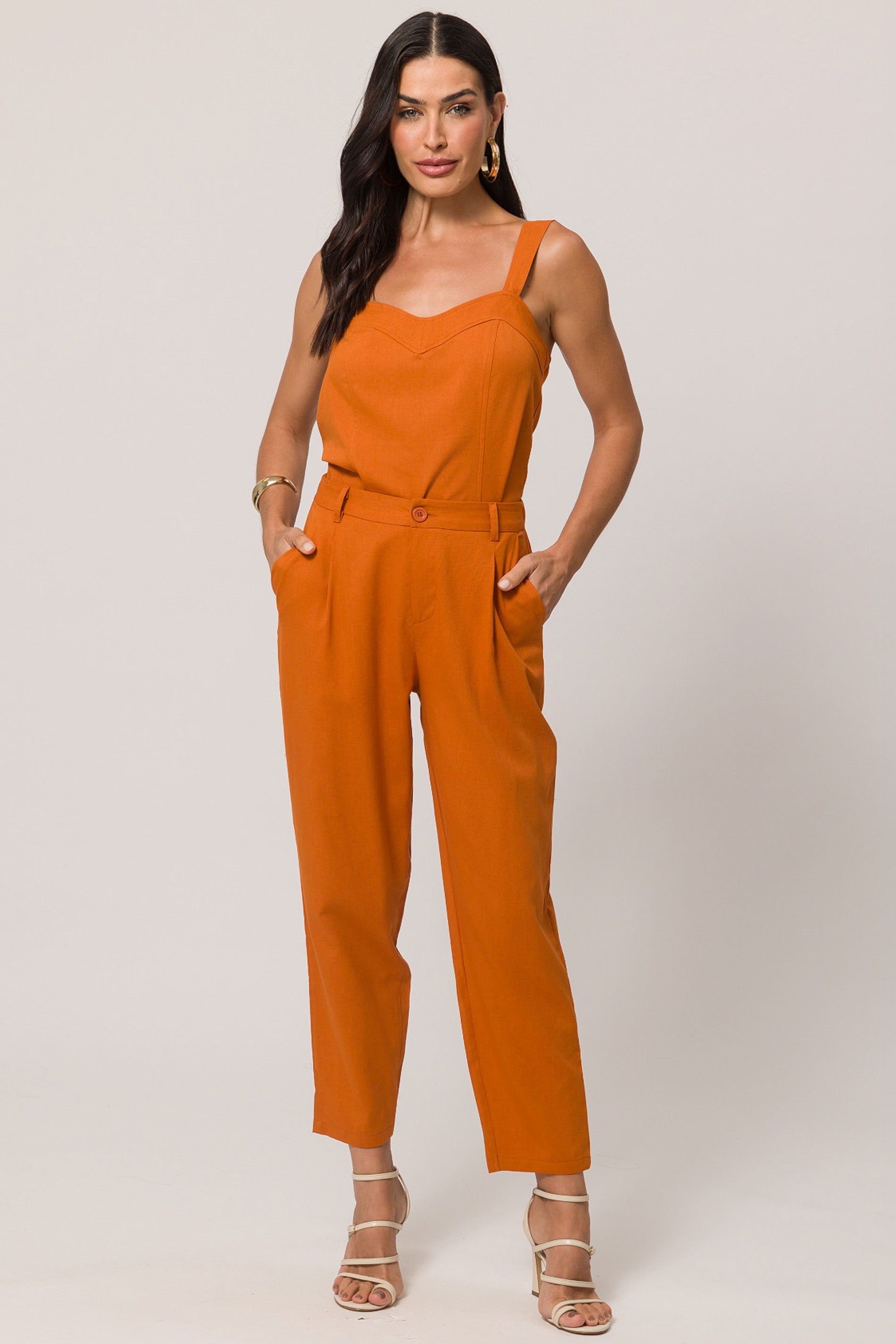 Blusa de Alça em Plano Viscolinho com Decote Coração