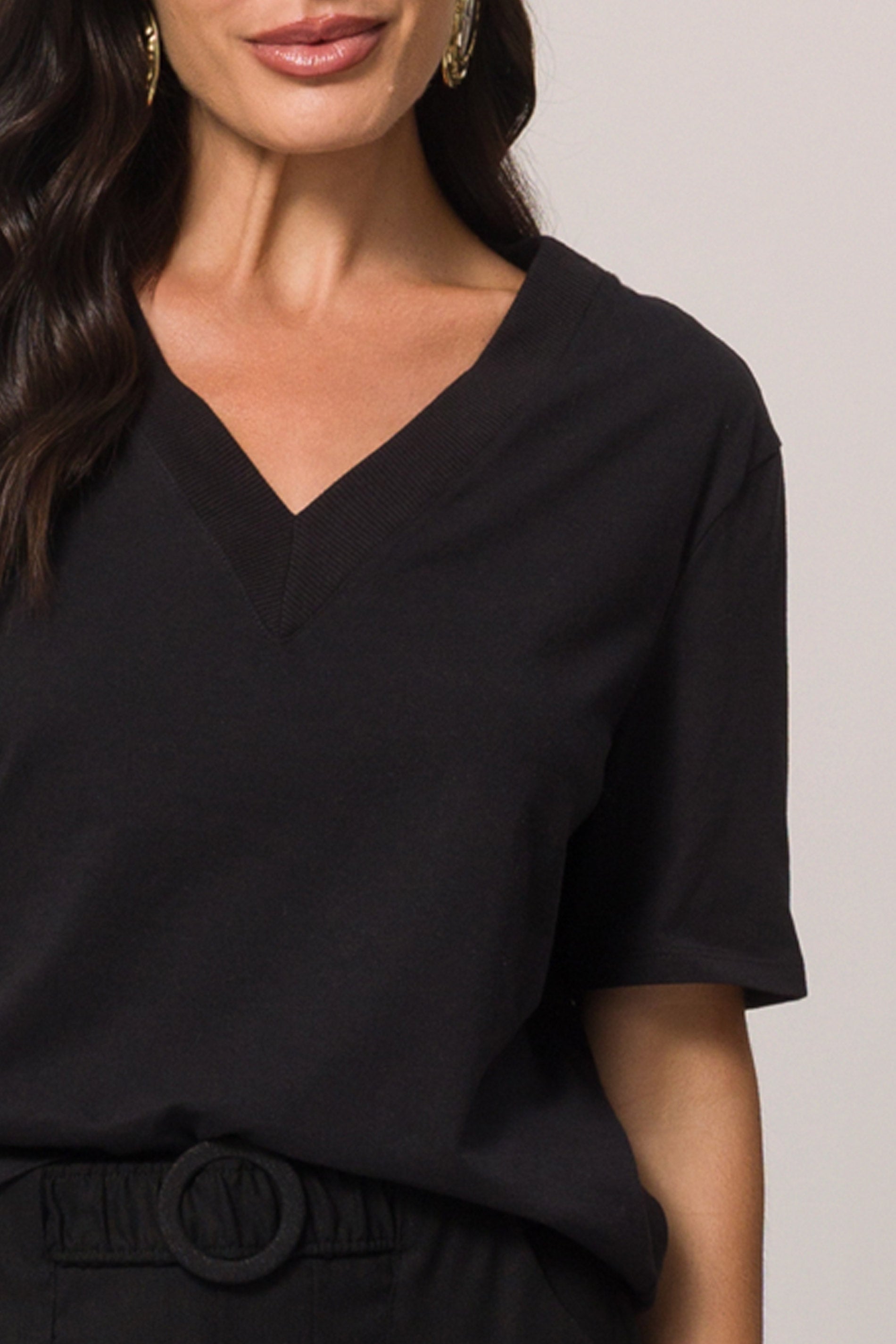 T-shirt em meia malha com decote V