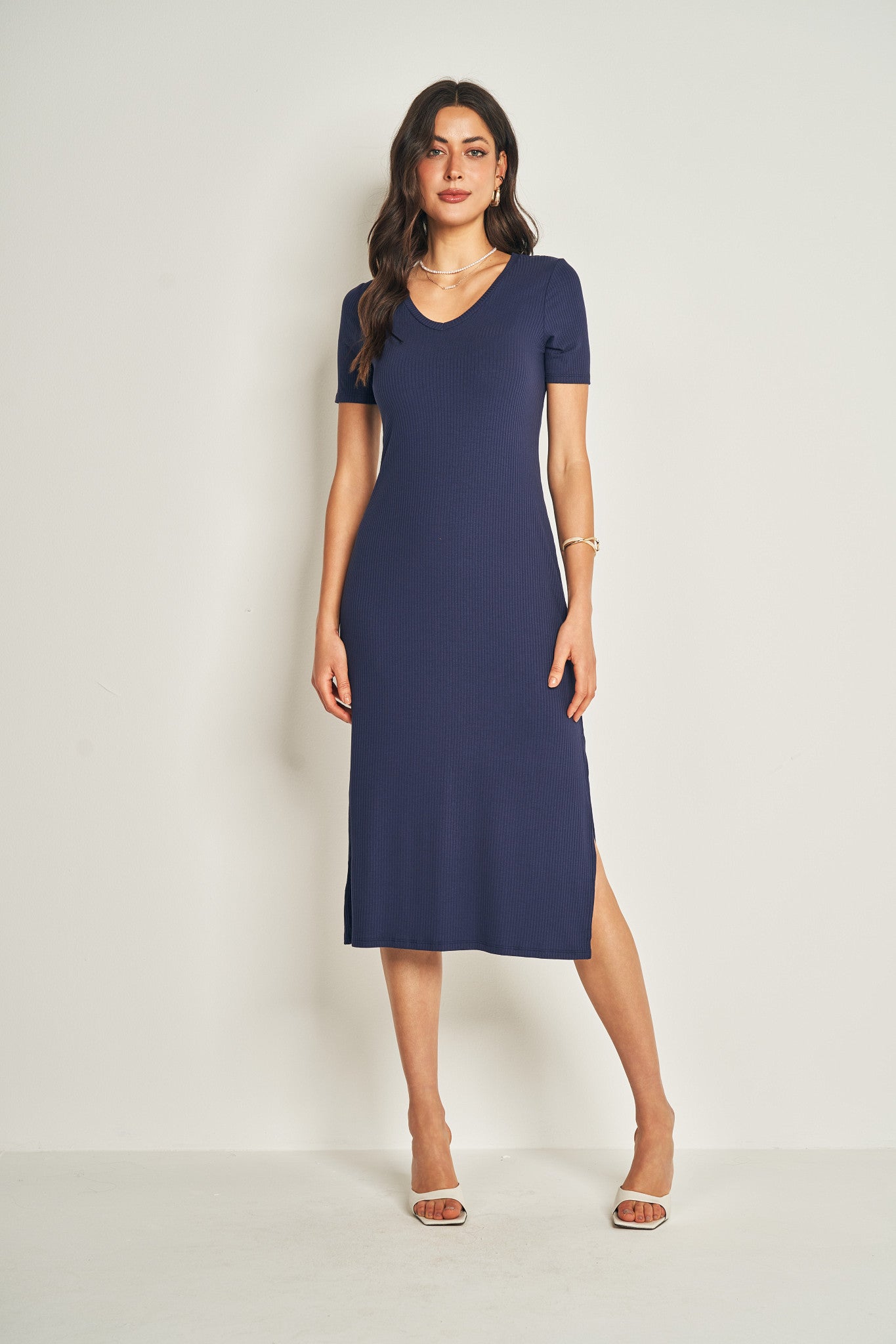 Vestido Midi de Manga Curta em Ribana com Decote V