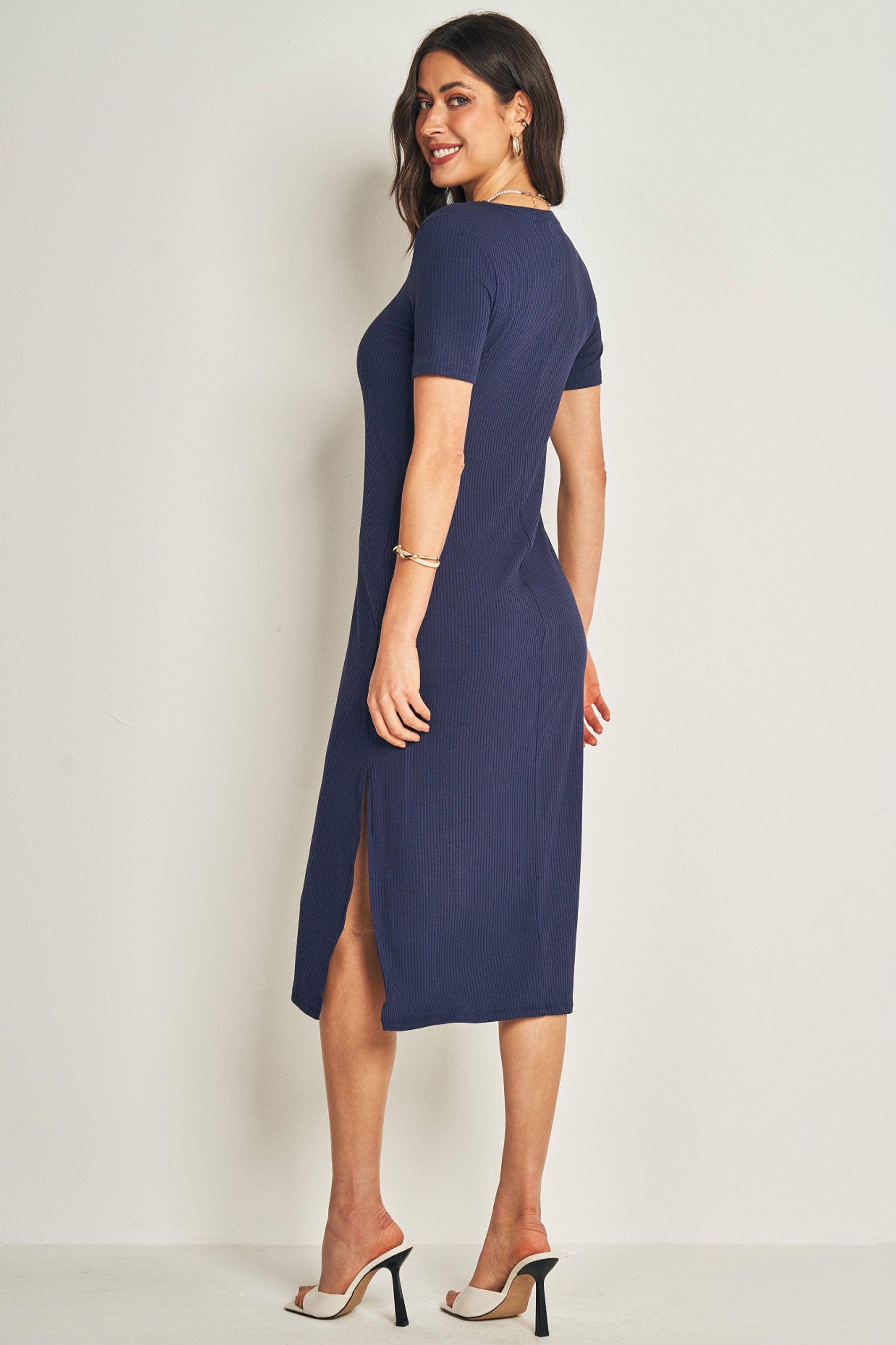 Vestido Midi de Manga Curta em Ribana com Decote V