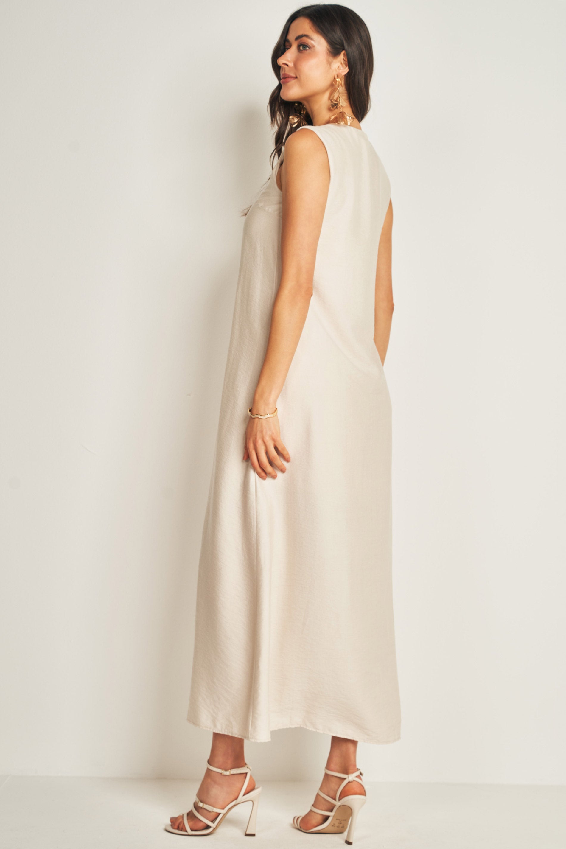 Vestido longo sem manga em viscoflow