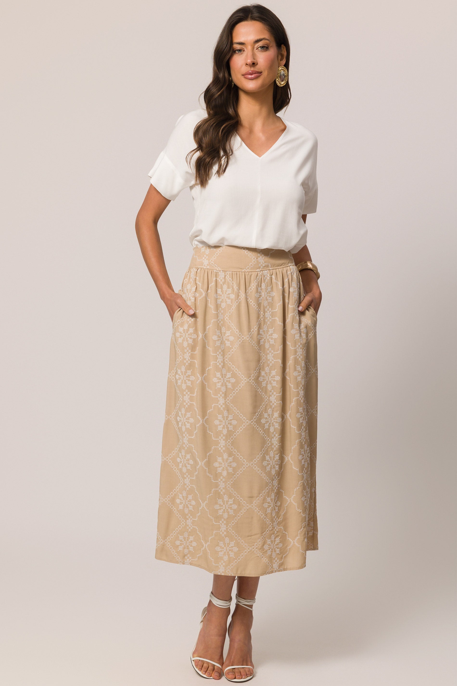 Saia Longa Bordada em Viscose com Estampa Geométrica