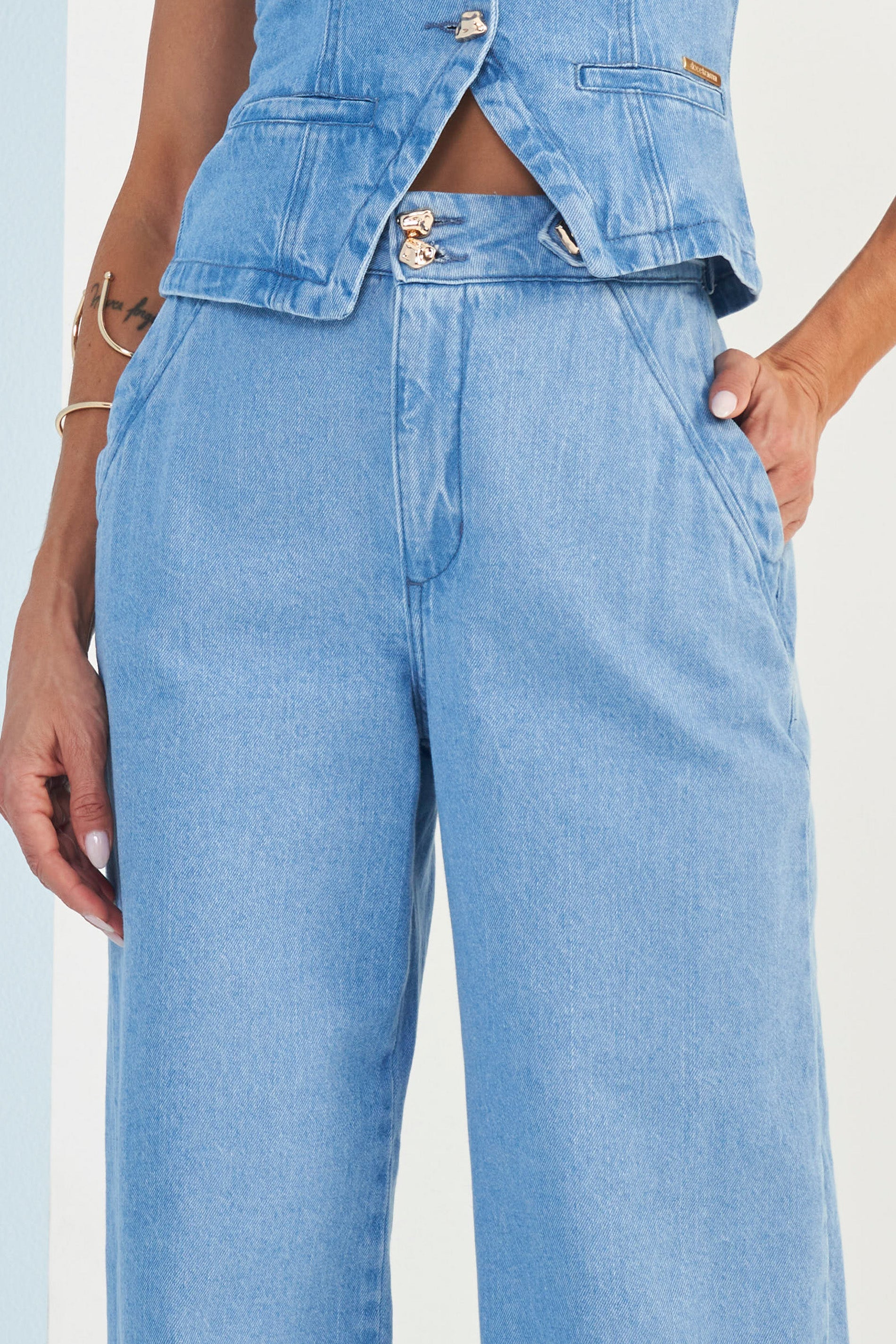 Calça Rosa em Jeans Brisa com Elastano