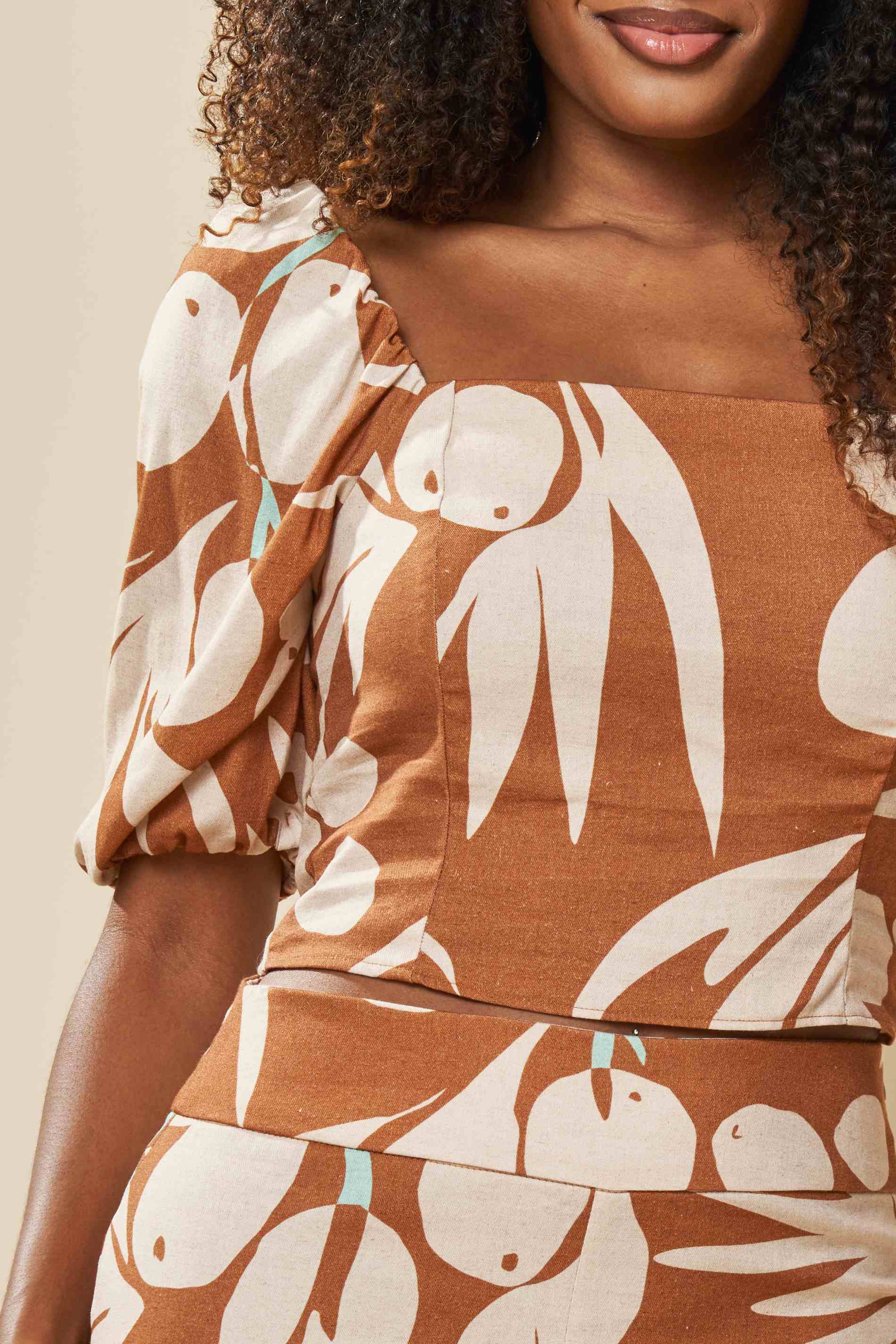 Blusa Cropped Oliva Estampada