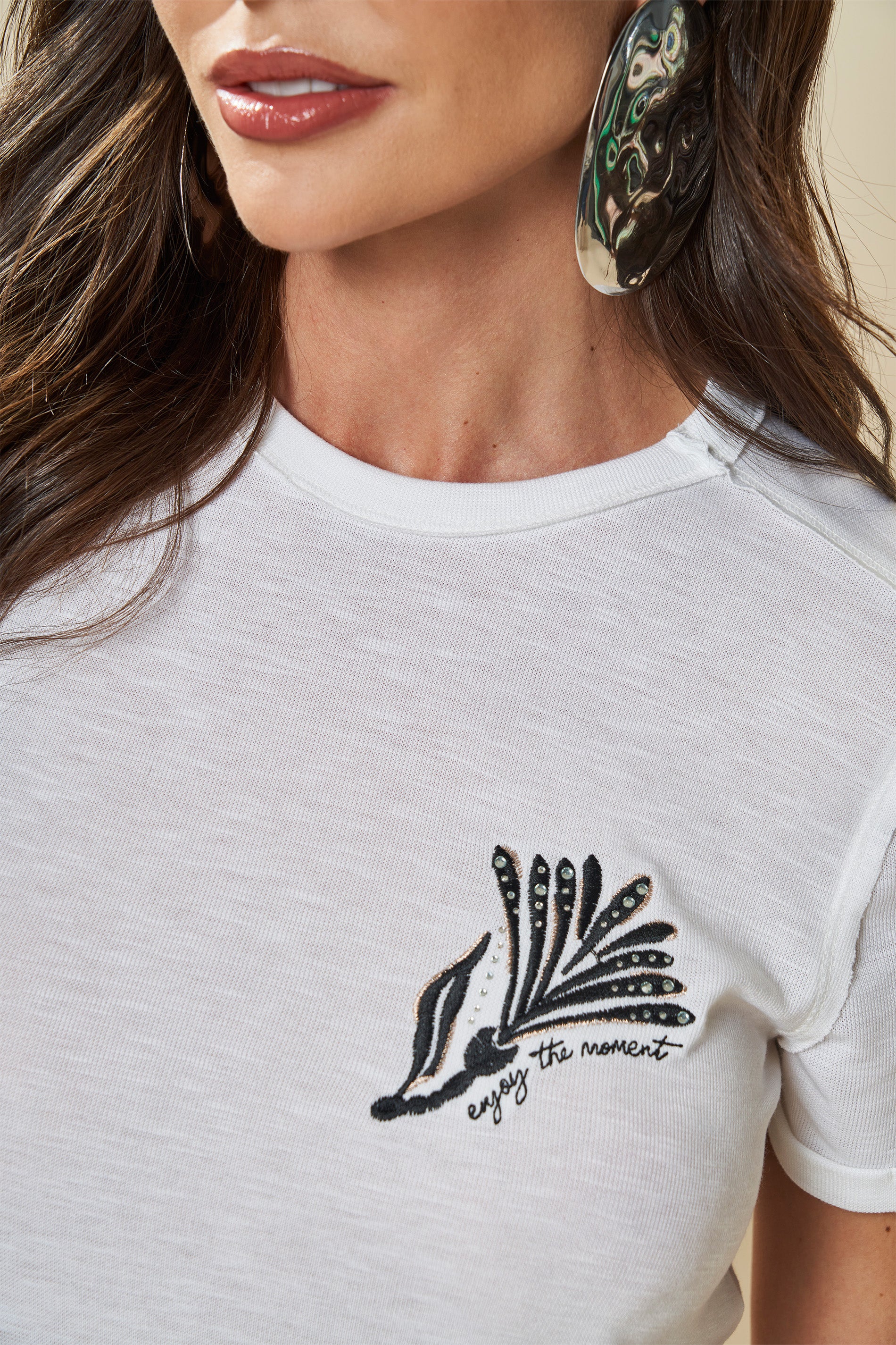 T-Shirt de Manga Curta Boho com Bordado Frontal