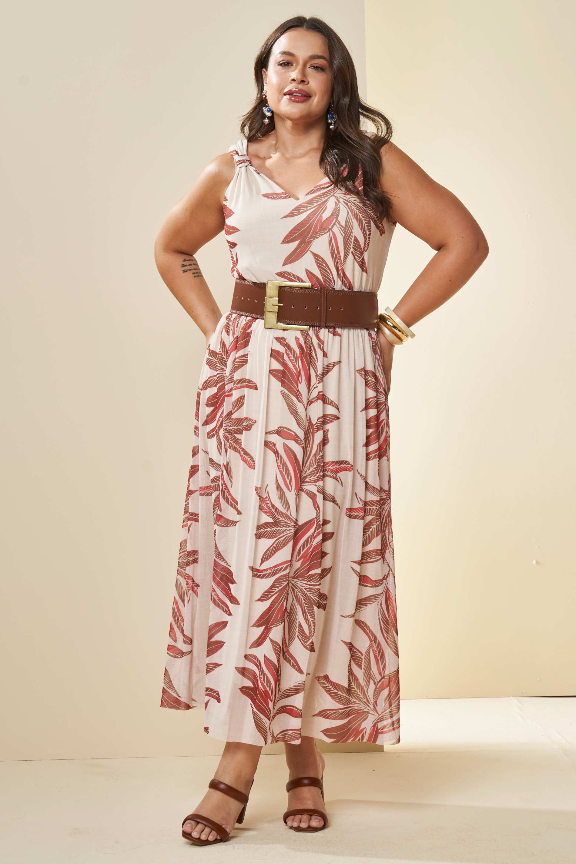 Vestido Longo Tropical de Alça em Tule