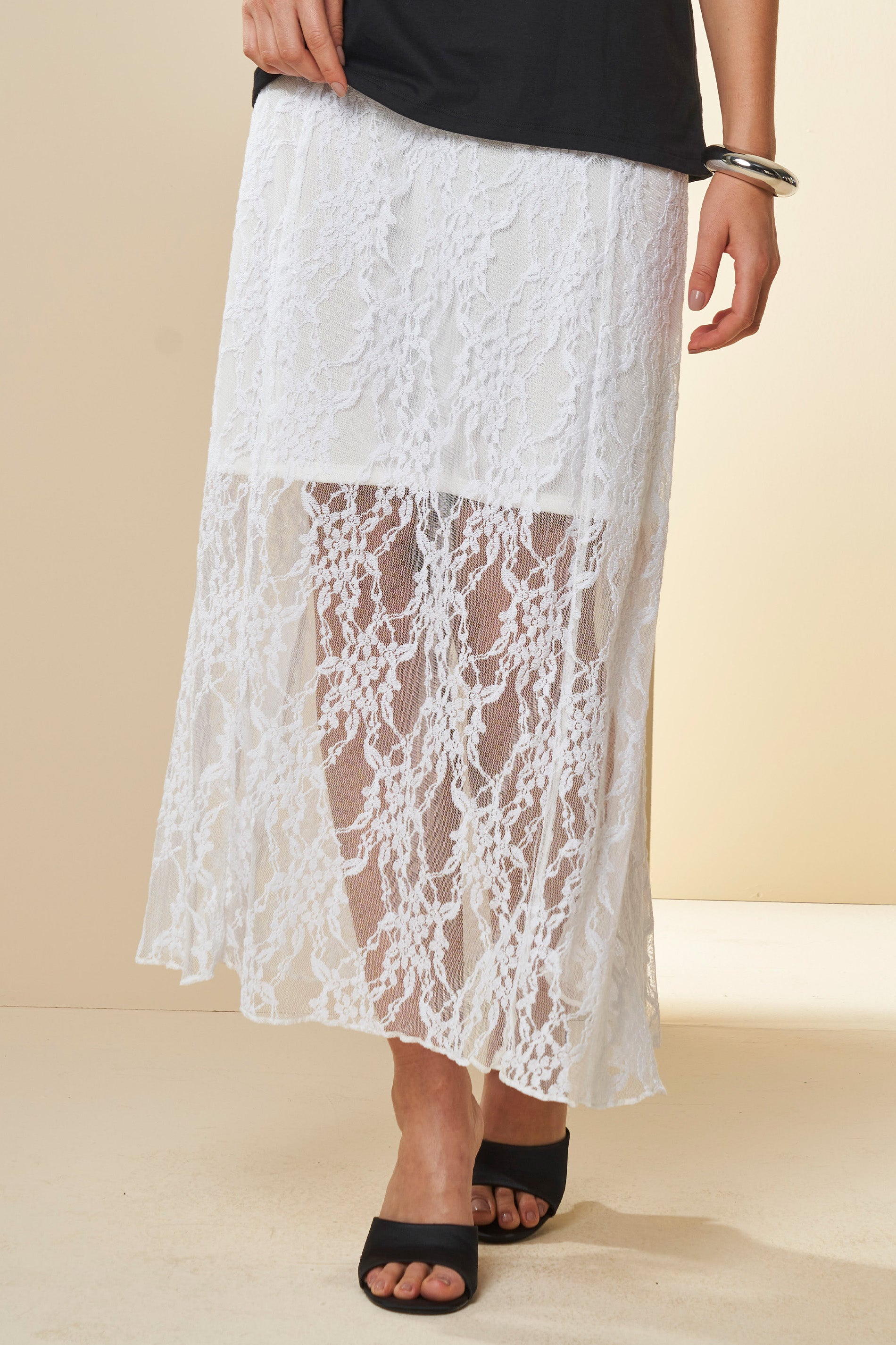 Saia Midi Boho em Renda