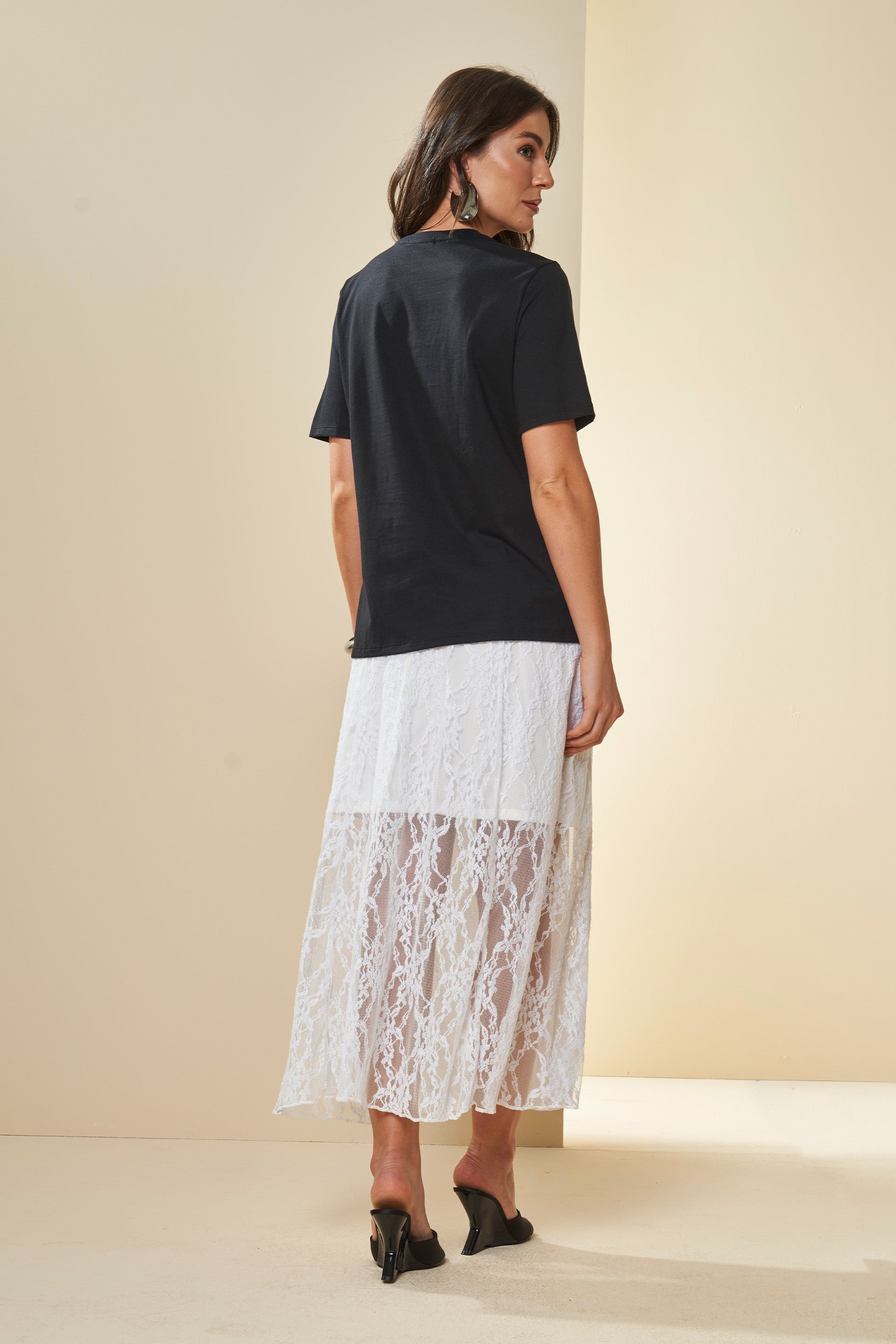 Saia Midi Boho em Renda