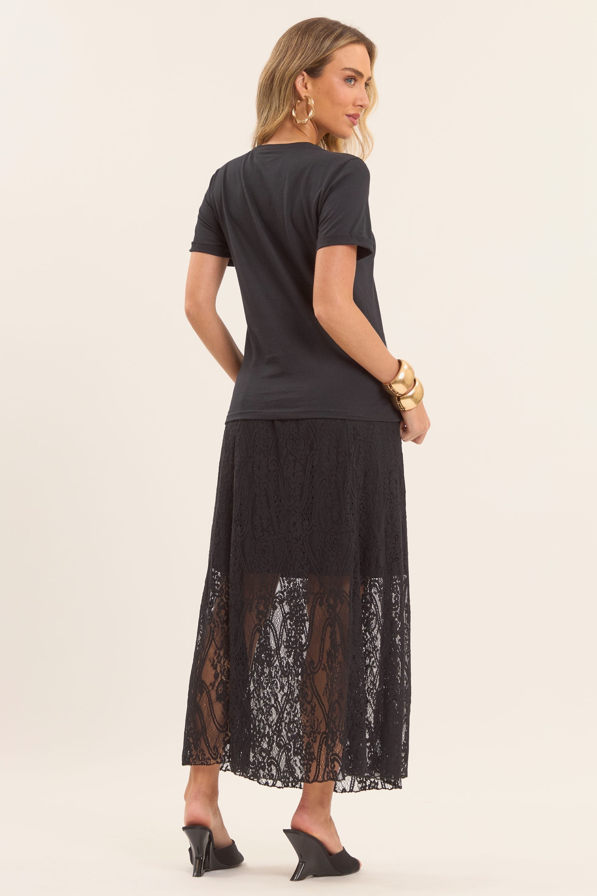 Saia Midi Boho em Renda