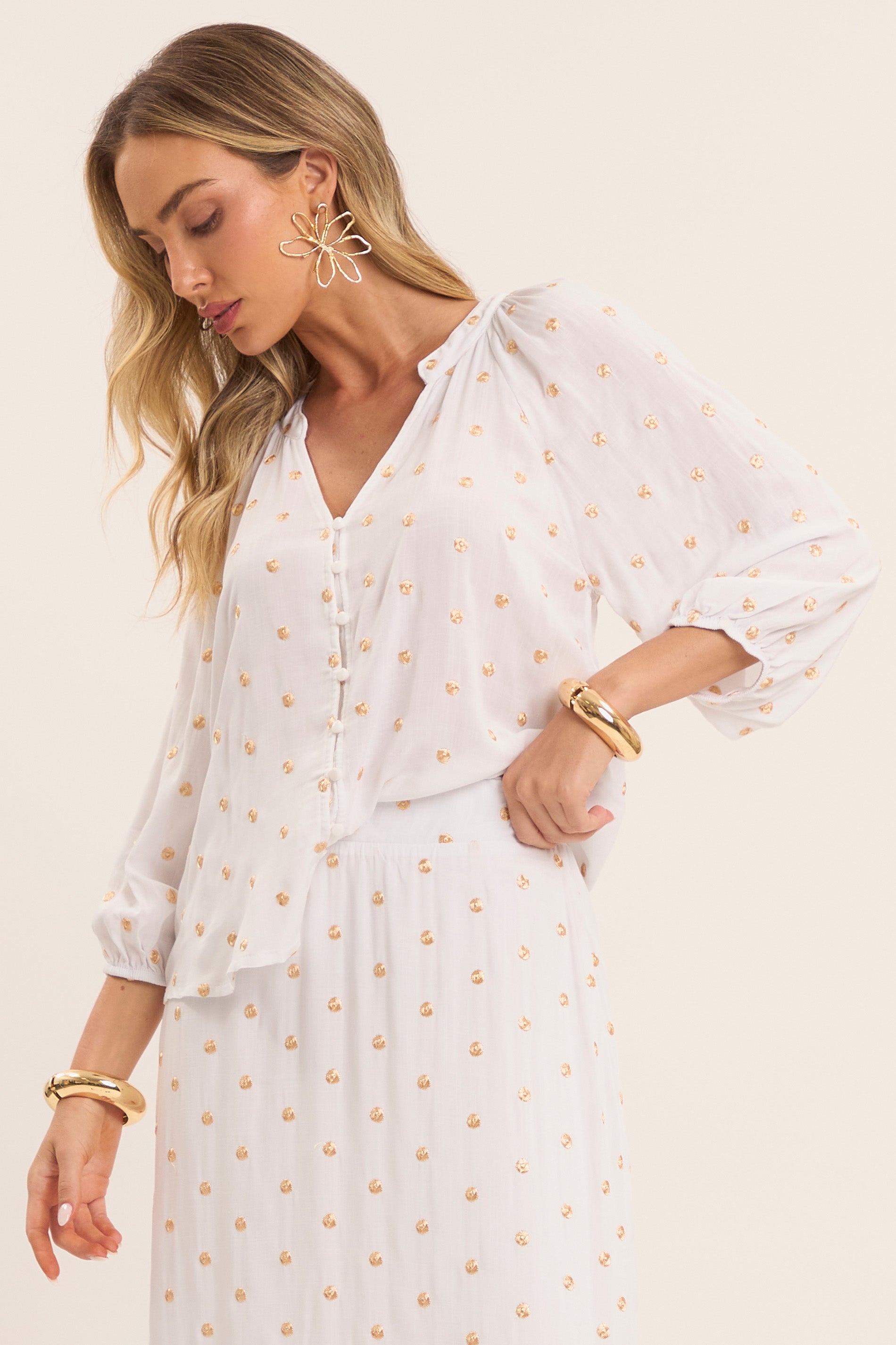 Camisa com Estampa Celebration em Poá Dourado