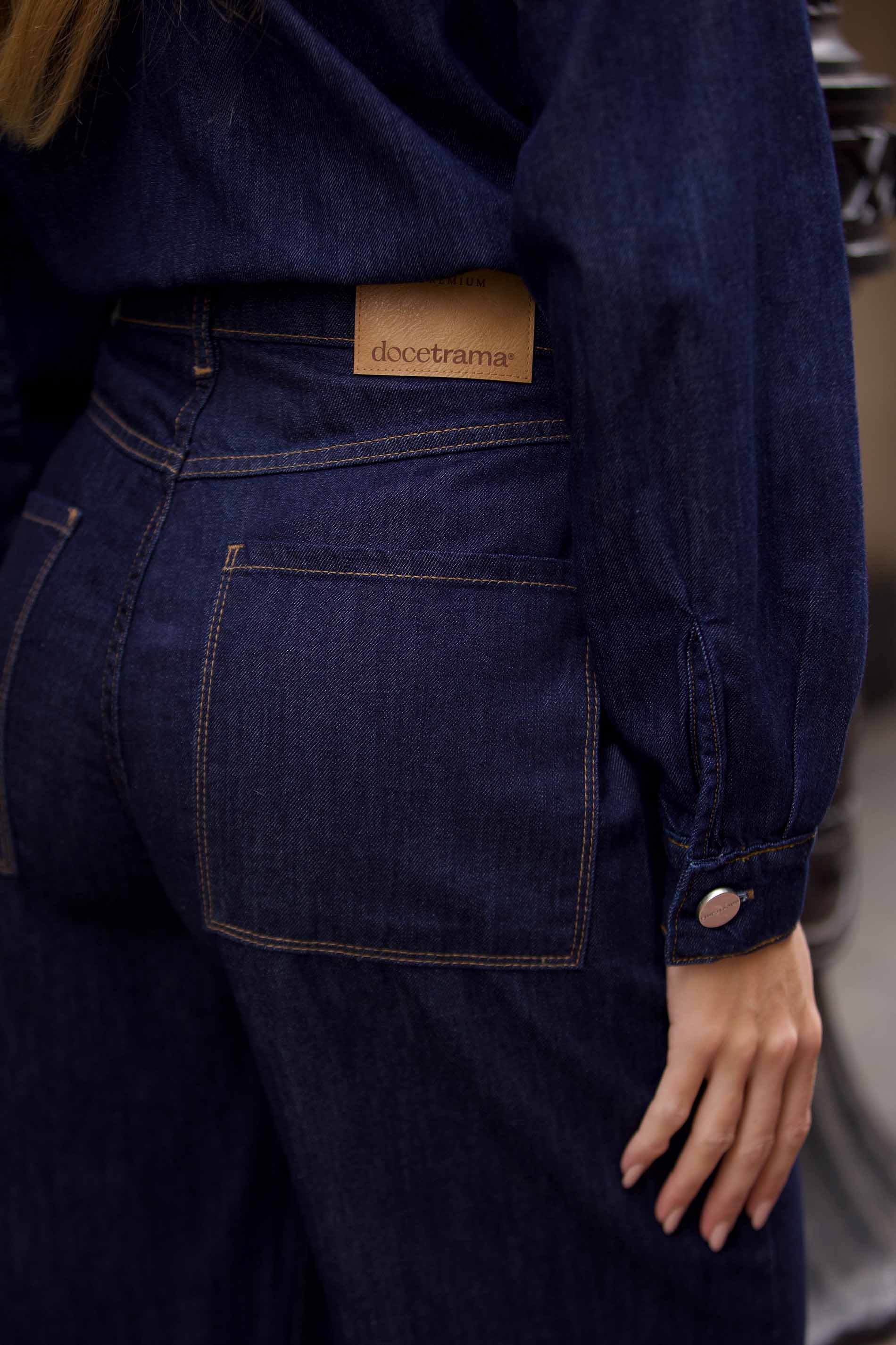 Calça Wide Leg Retrô Glam em Denim