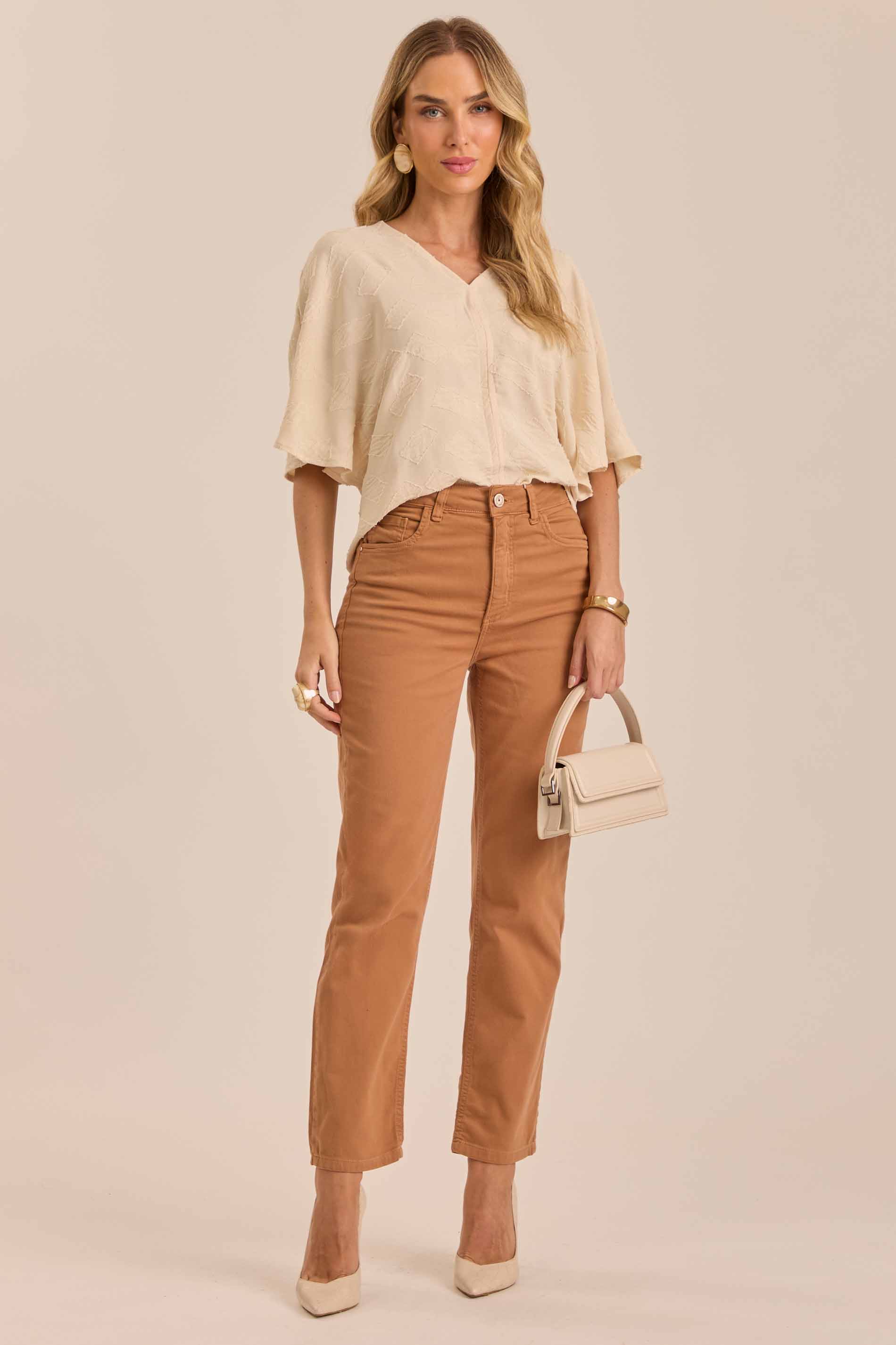 Calça Reta Slim Retrô Glam em Sarja