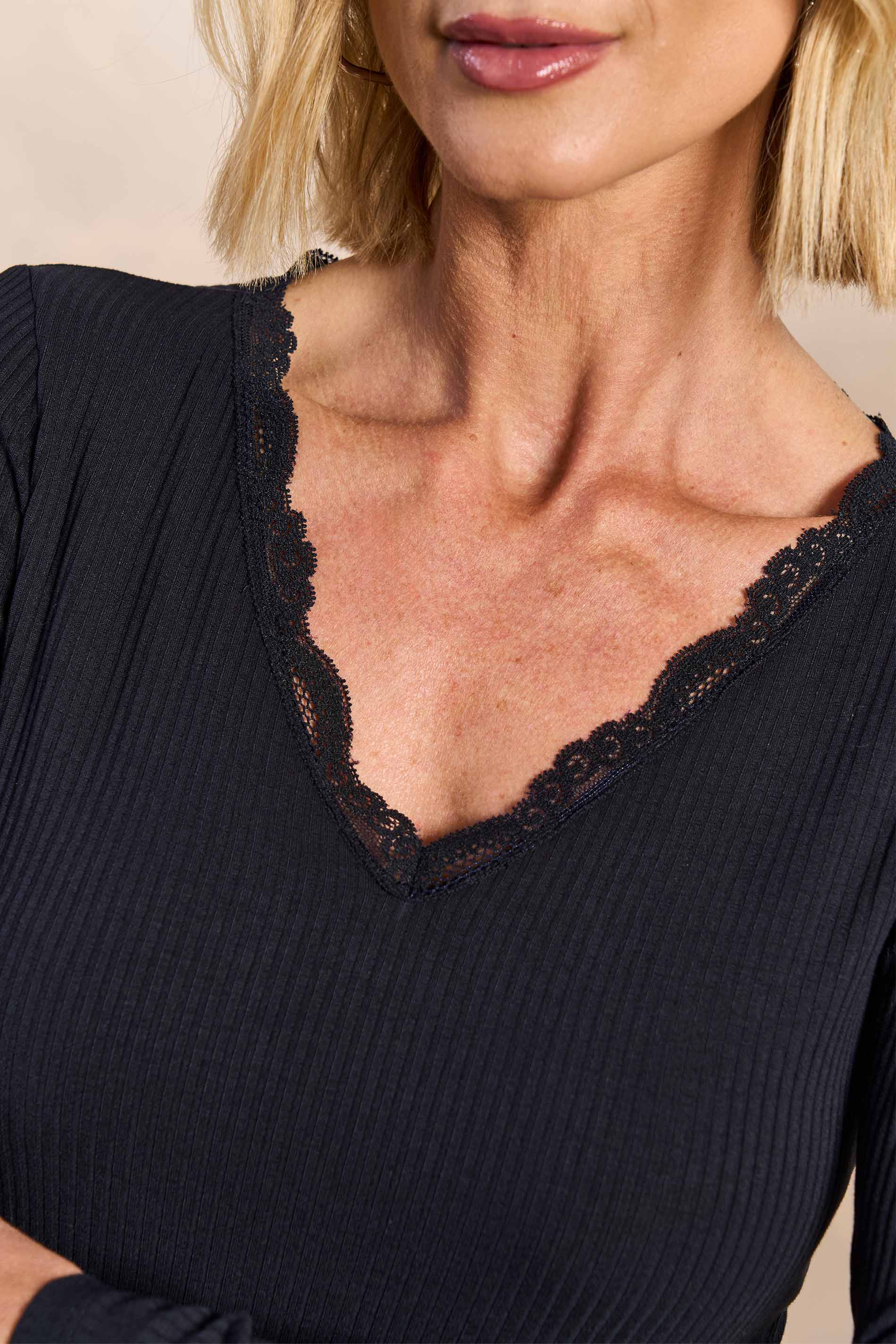 Blusa de Manga Longa Retrô Glam em Ribana