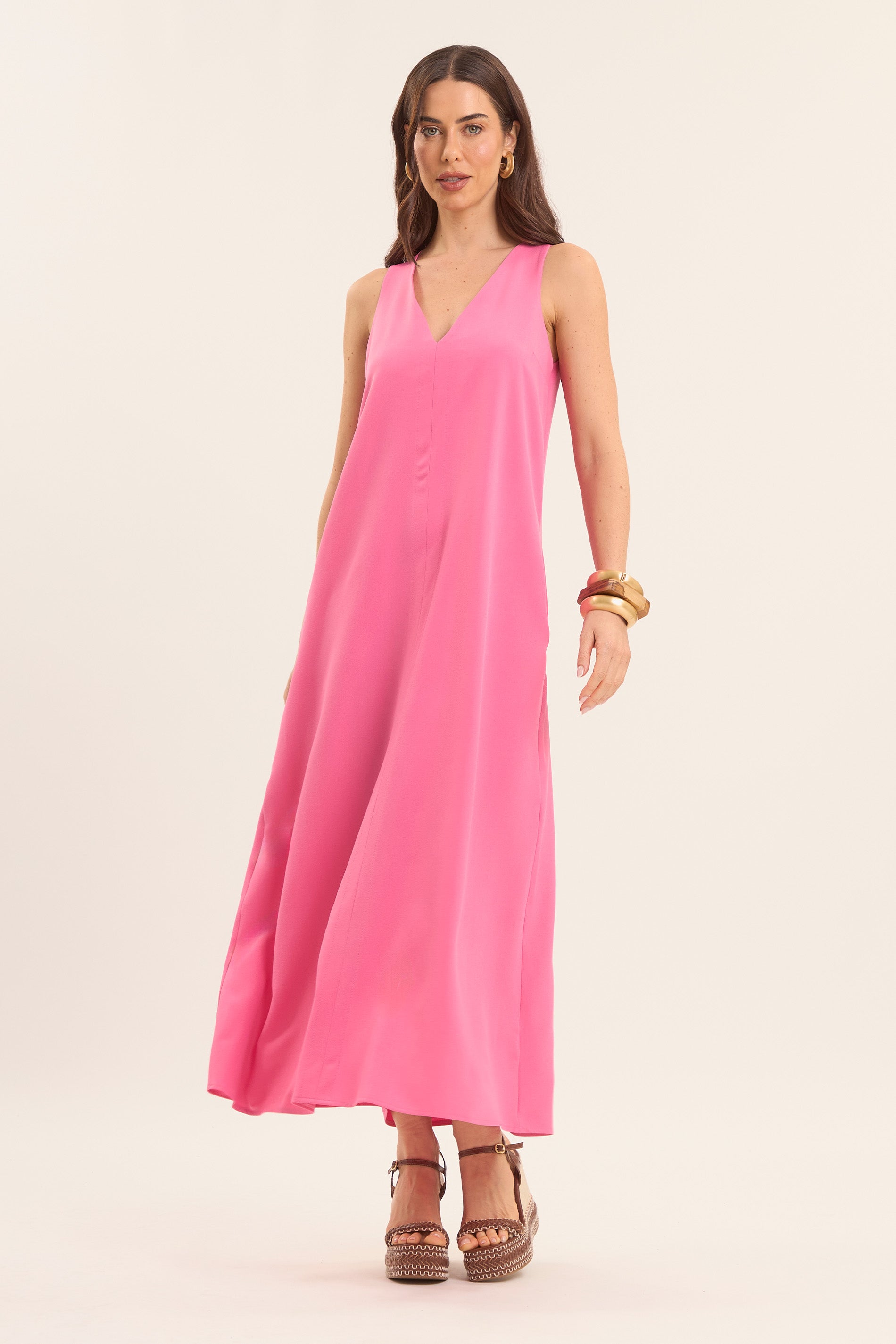 Vestido Longo com Decote em V e Bolsos Laterais