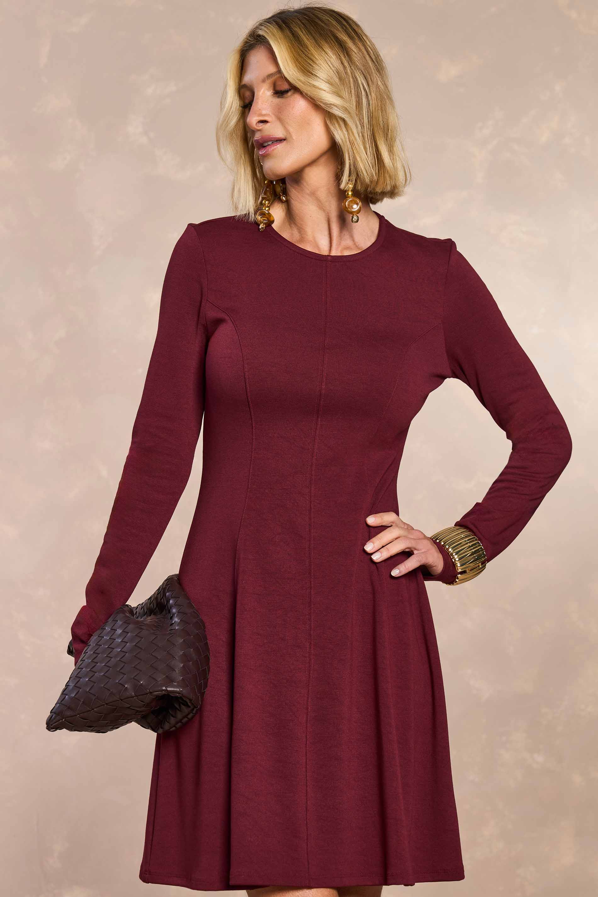 Vestido Curto Retrô Glam em Bodycon