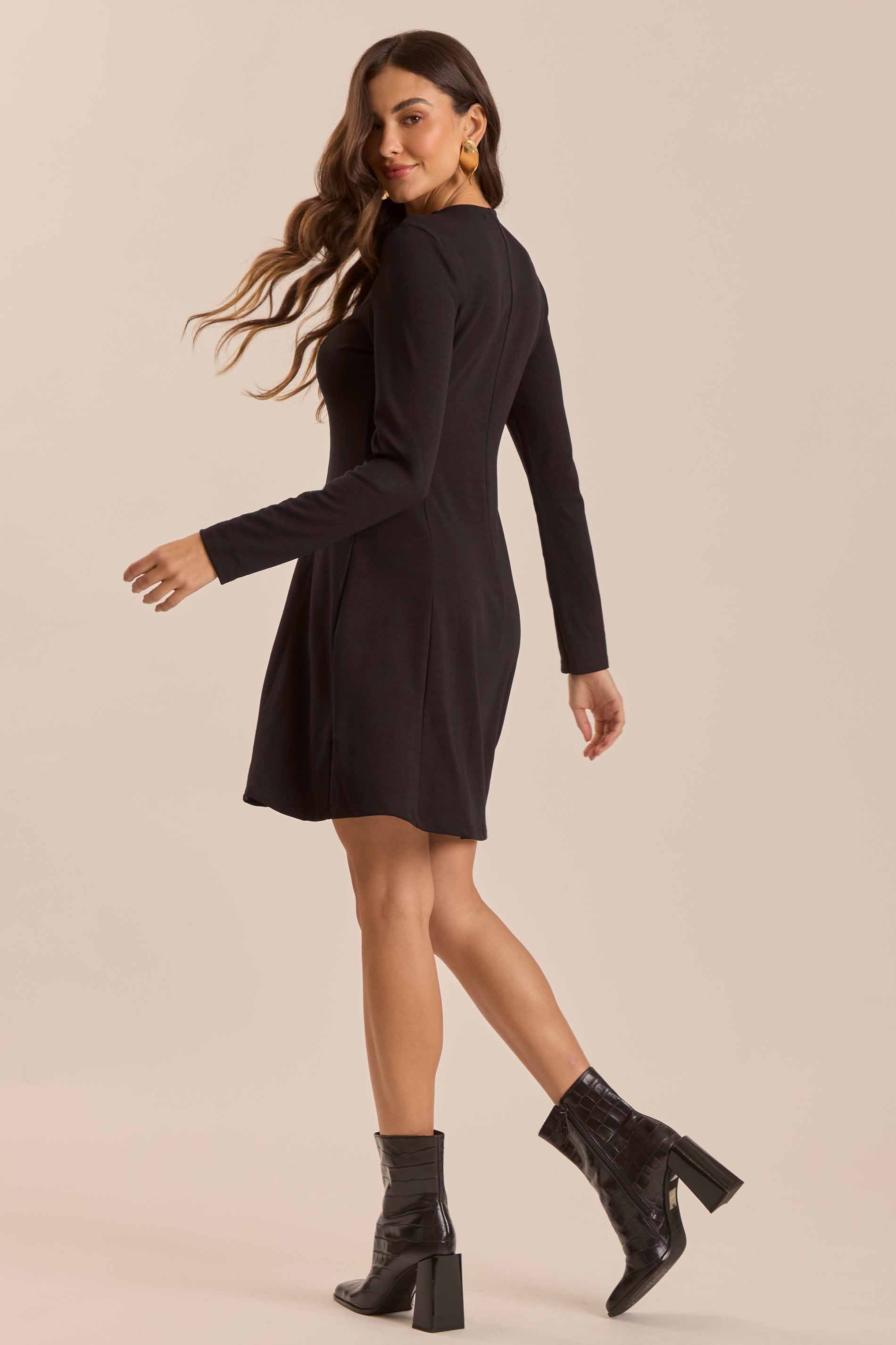 Vestido Curto Retrô Glam em Bodycon