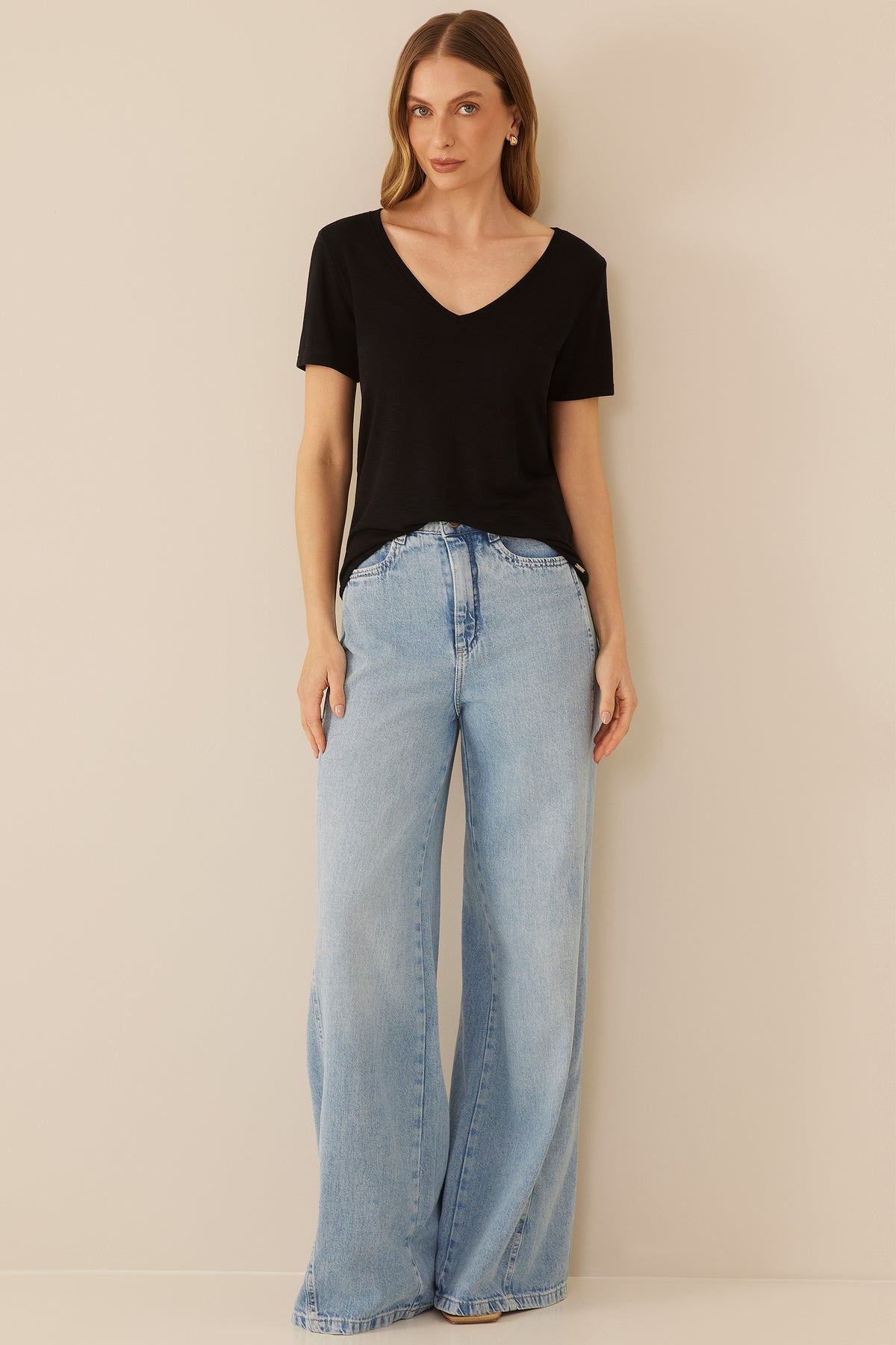 T-shirt Feminina com Decote V Miragem - Doce Trama
