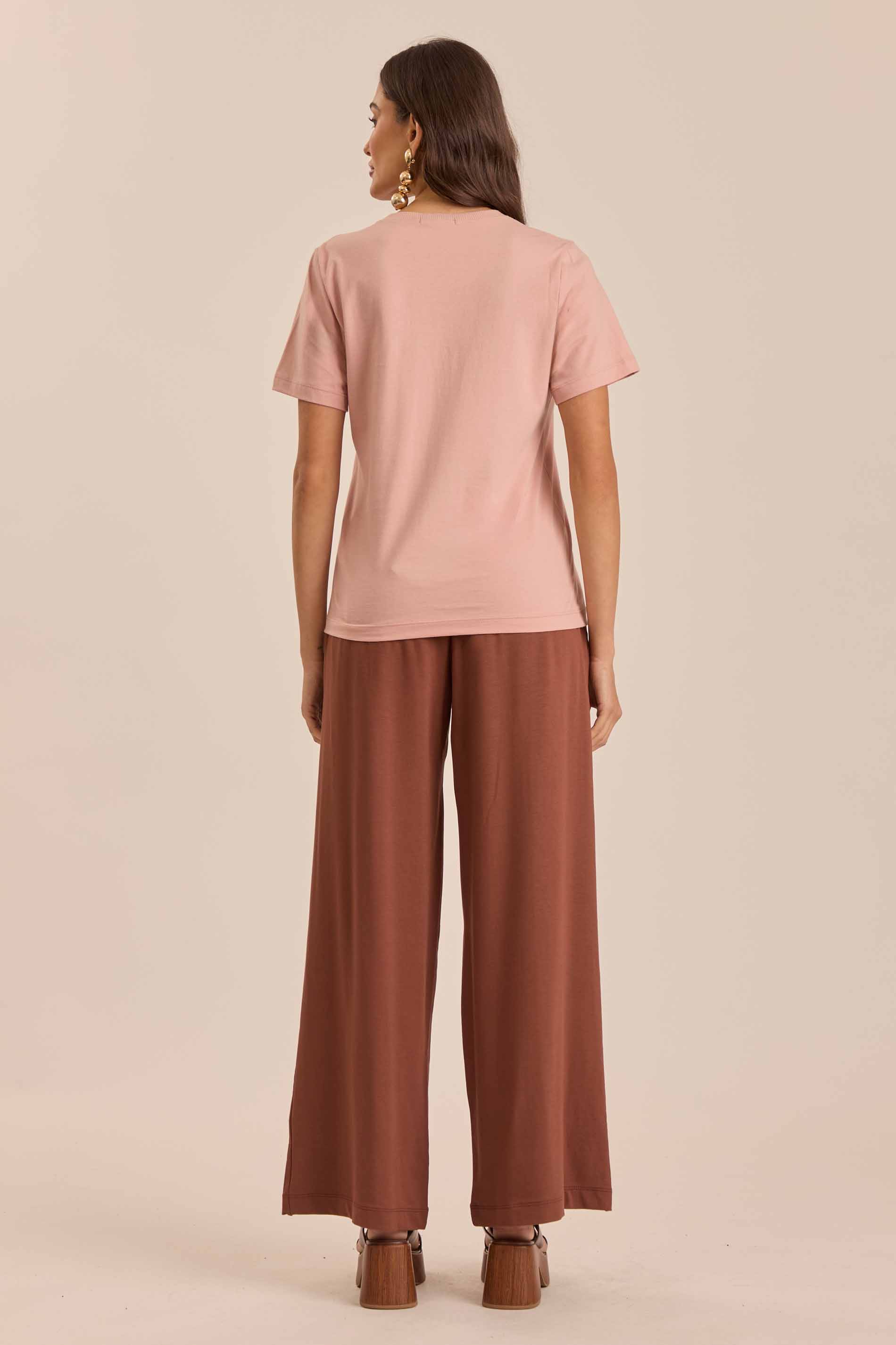 T-shirt Cozy Whinter com Bordado