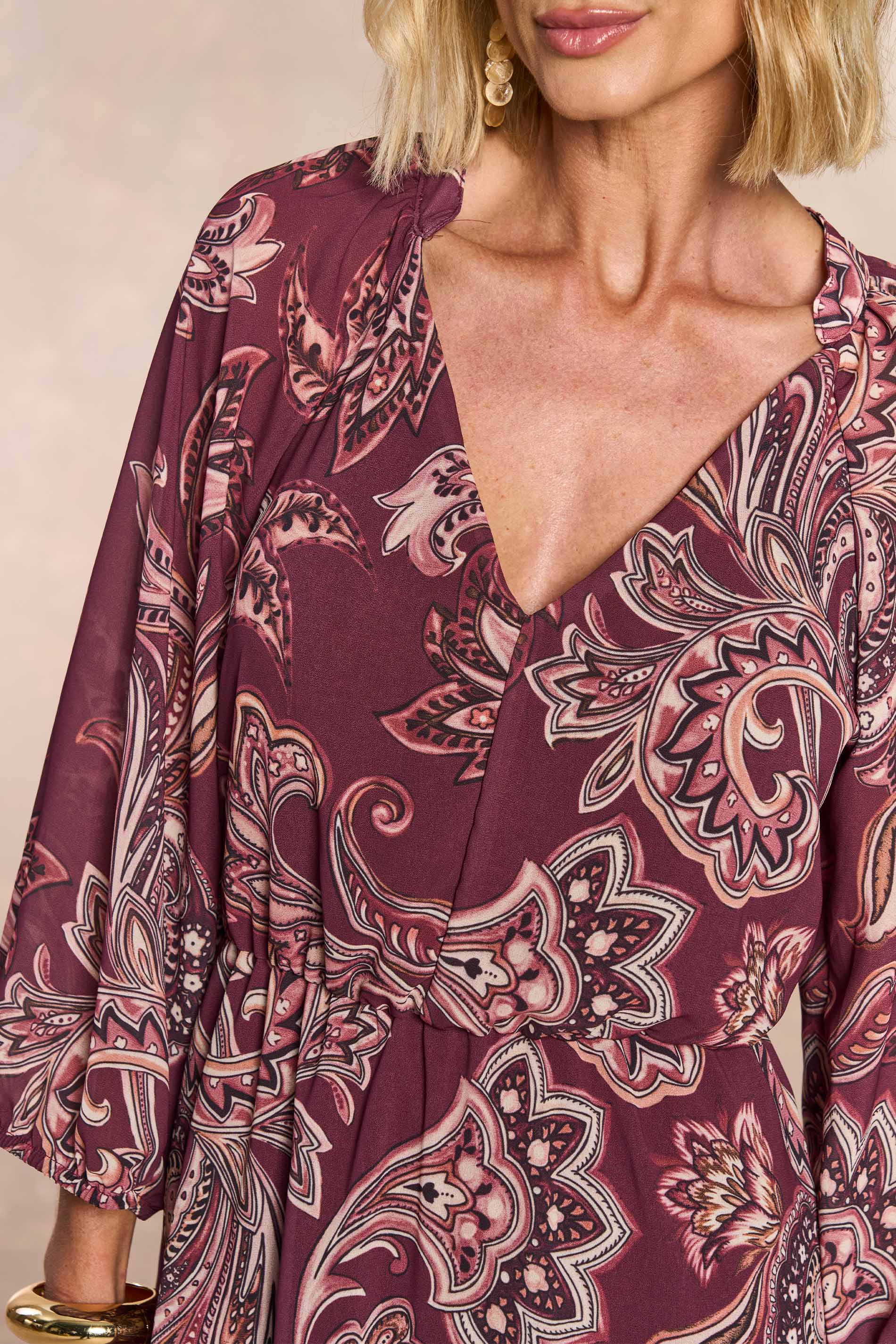 Vestido Curto Jardim Boho Mangas 3/4