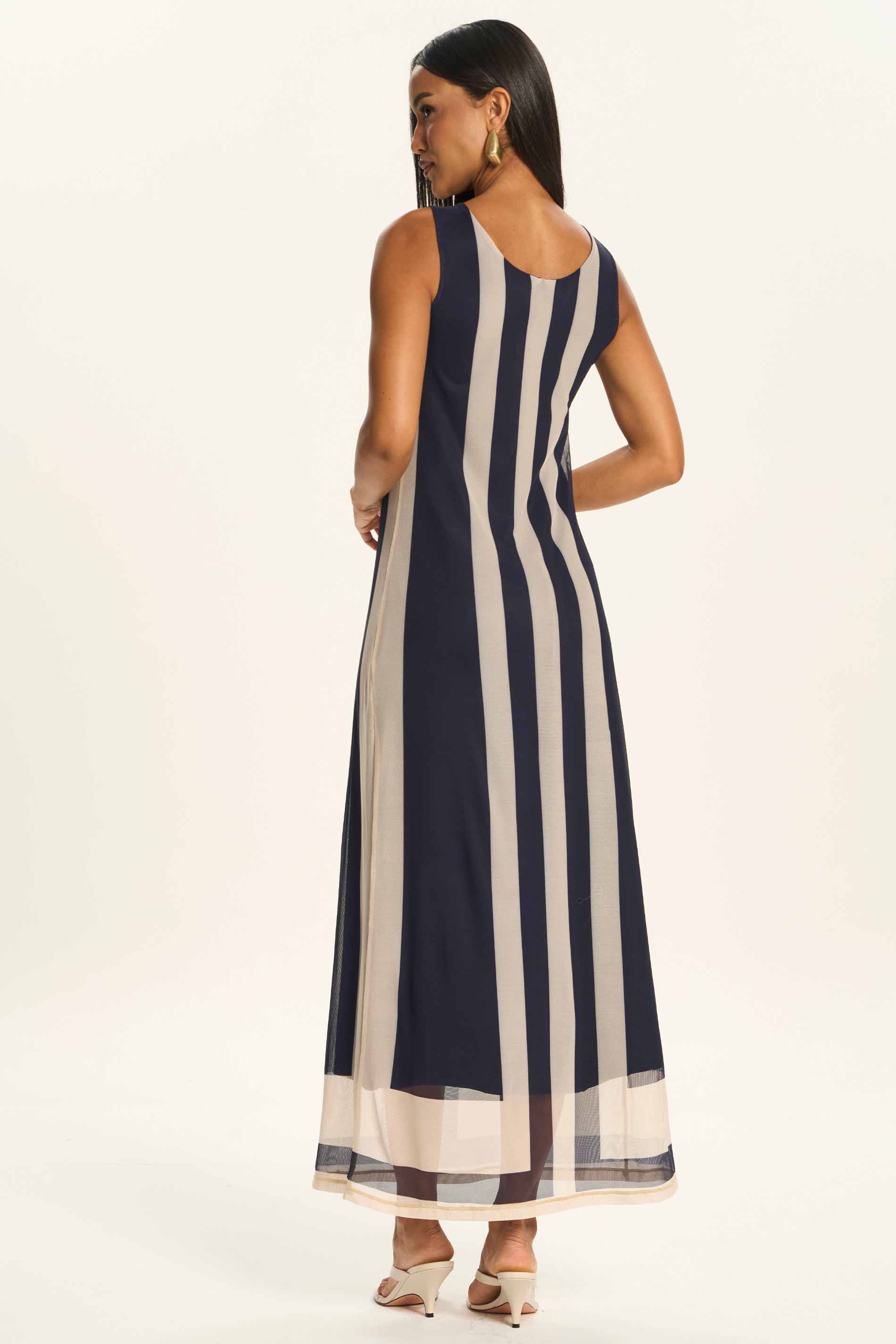 Vestido Longo Reto em Tule Estampado Duna - Doce Trama