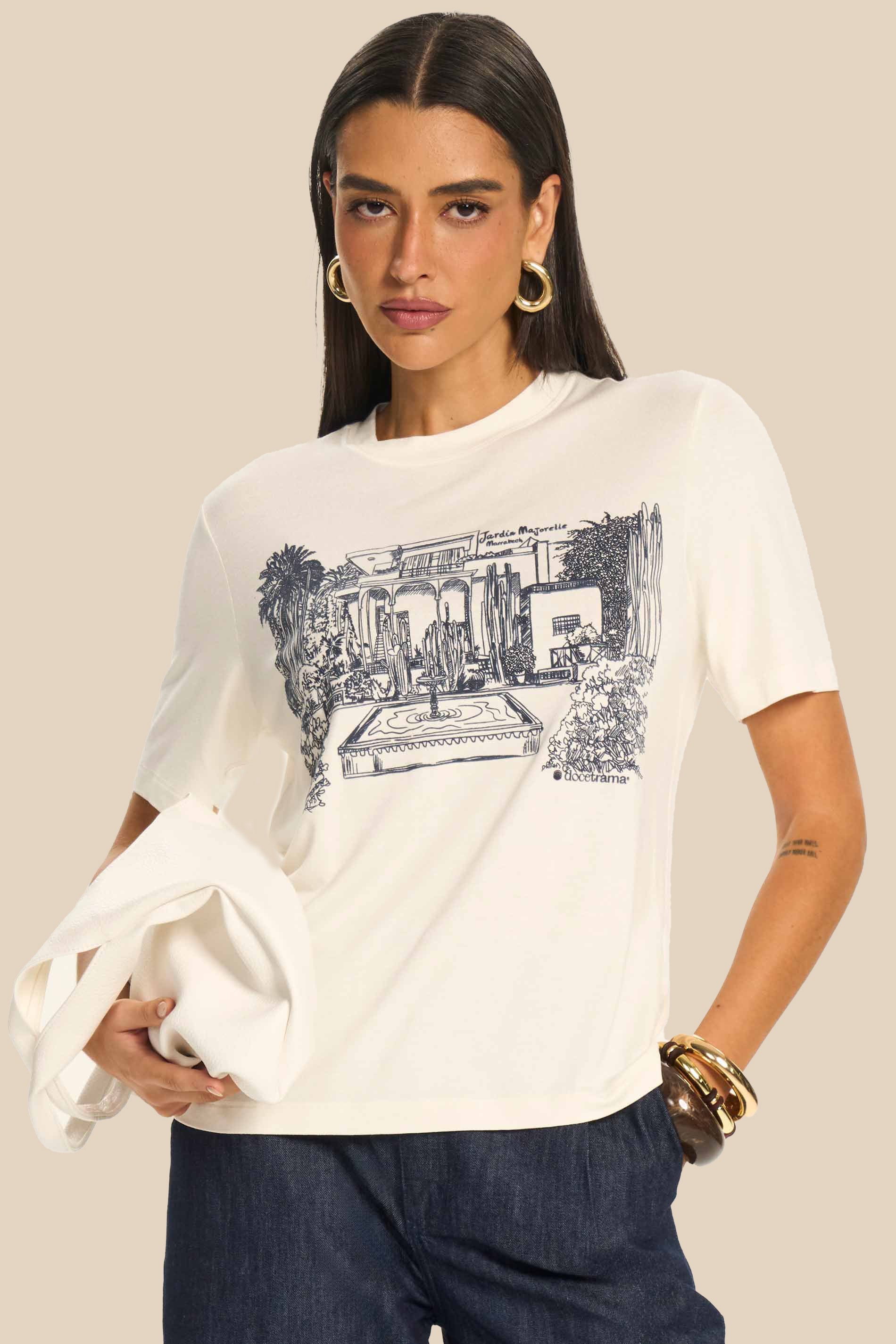T-Shirt Feminina Ampla Reta com Estampa Miragem - Doce Trama