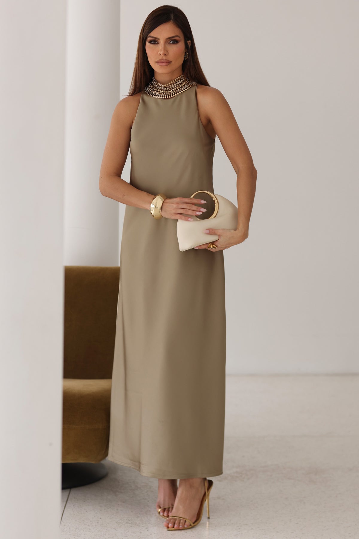Vestido Longo Reto de Cetim Decote Alto Miragem - Doce Trama